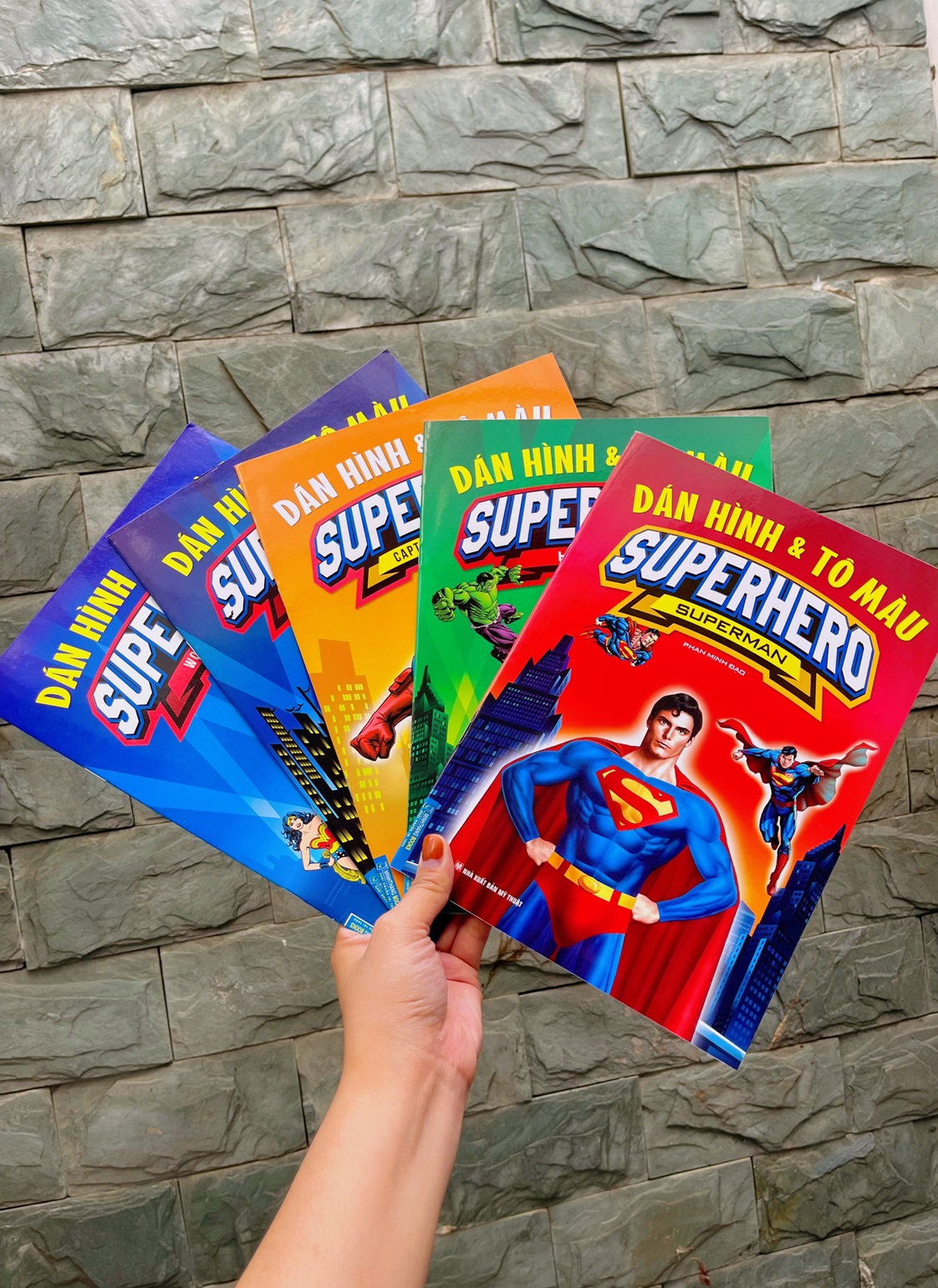 Mô tả Sách Dán Hình Và Tô Màu Siêu Nhân Superhero - Superman - Hulk - Capyain America - Batman - Wonder Woman (Minh Thắng) - 1