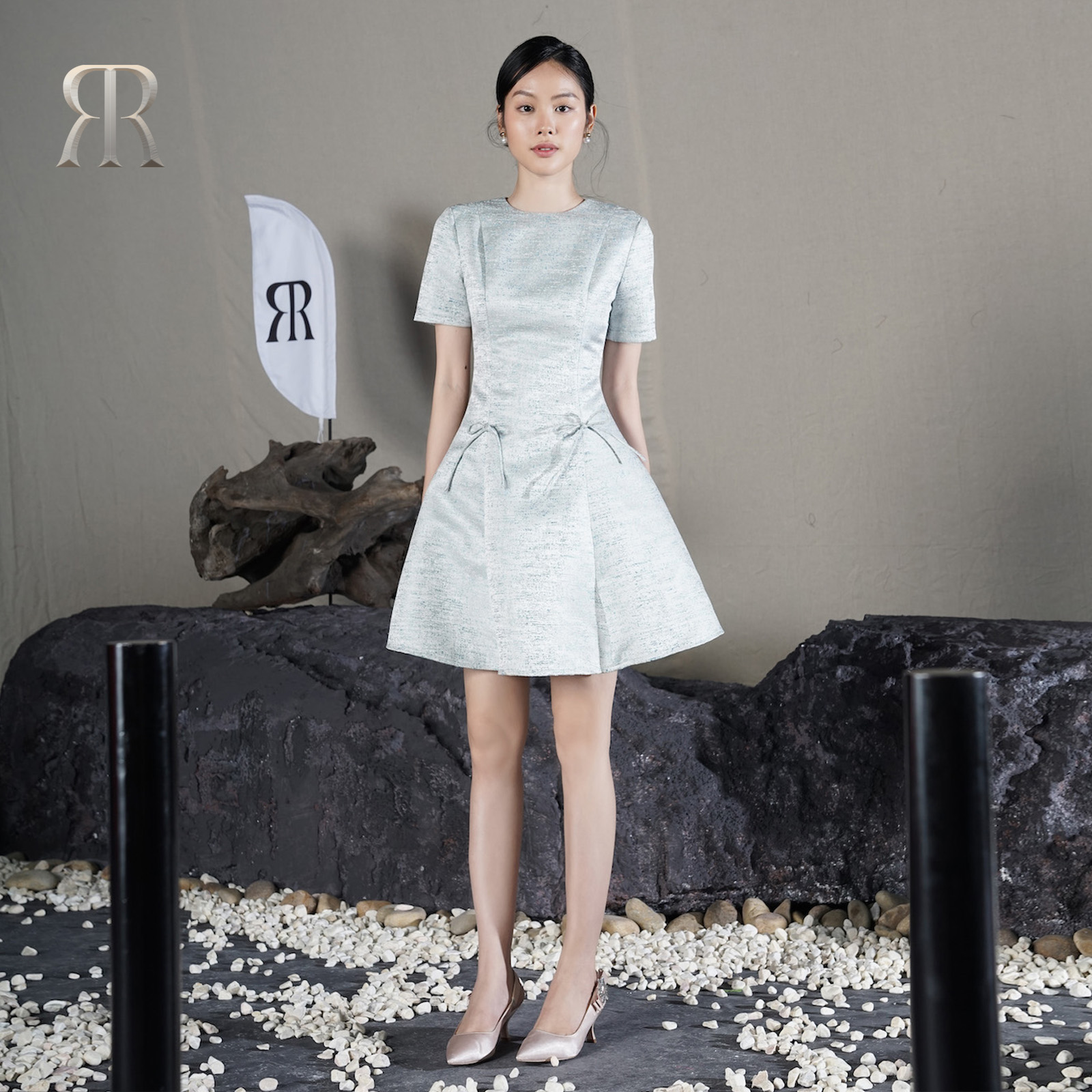 Mô tả RẬP - Đầm Cổ Tròn Tay Ngắn Tùng Xòe Đính Nơ Eo - PRIME 24 - 3