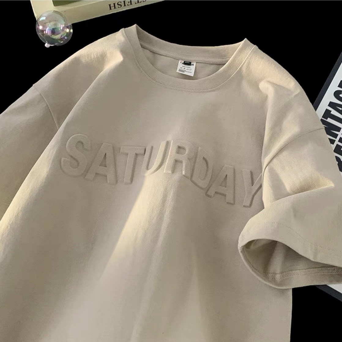 Mô tả Áo Thun In Chữ Nổi SATURDAY NAD Unisex - Áo Phông Nam Nữ Tay Lỡ Form Rộng Chất Liệu Cotton Khô Thoáng Mát - 1