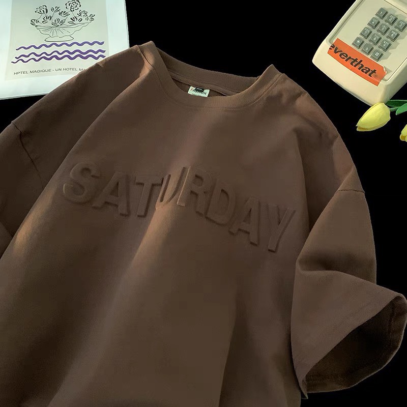 Mô tả Áo Thun In Chữ Nổi SATURDAY NAD Unisex - Áo Phông Nam Nữ Tay Lỡ Form Rộng Chất Liệu Cotton Khô Thoáng Mát - 4