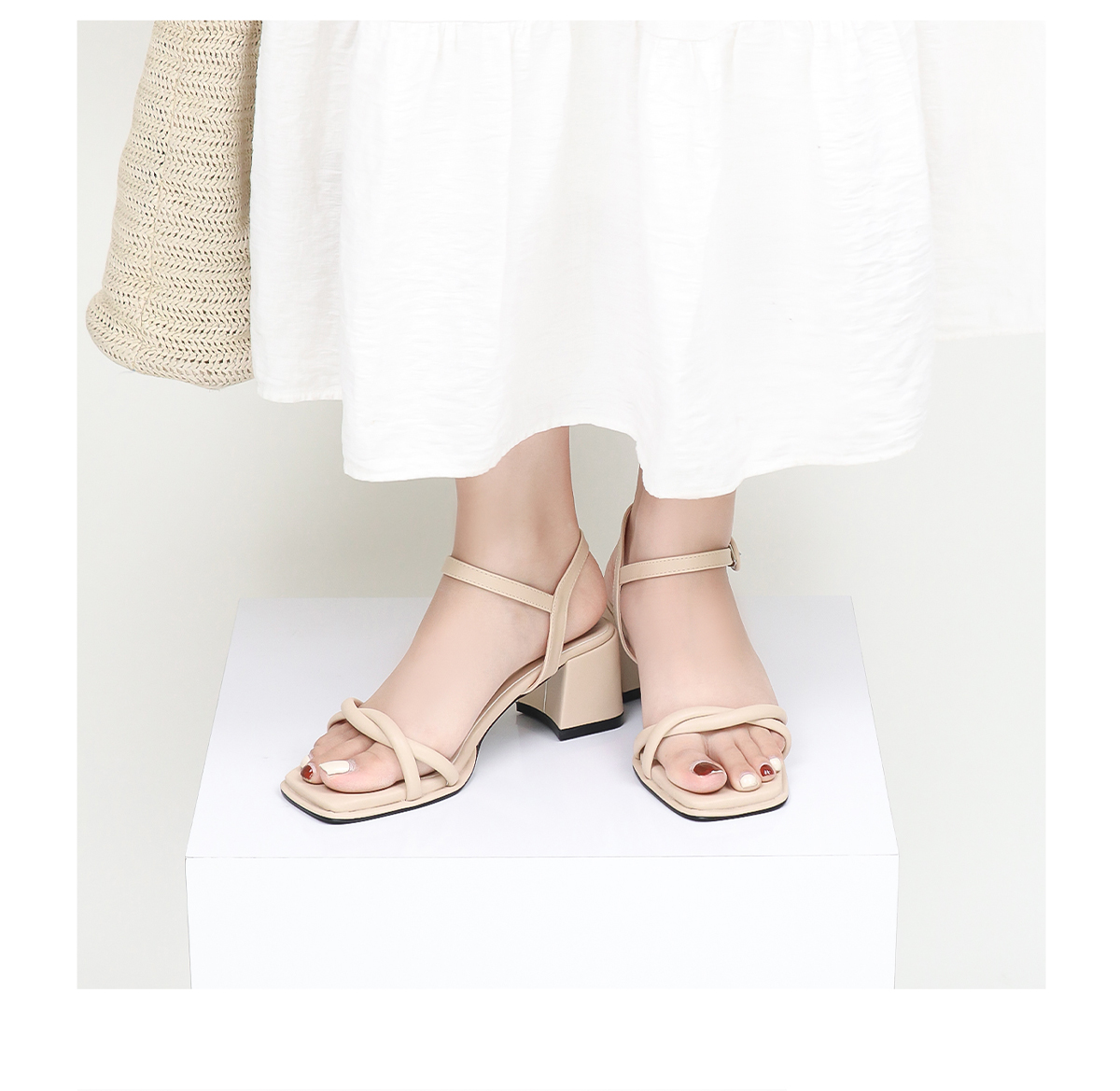 Mô tả Erosska Kya - Giày sandal cao gót nữ mũi vuông quai đan phong cách đơn giản màu đen cao 6cm - EB072 - 3