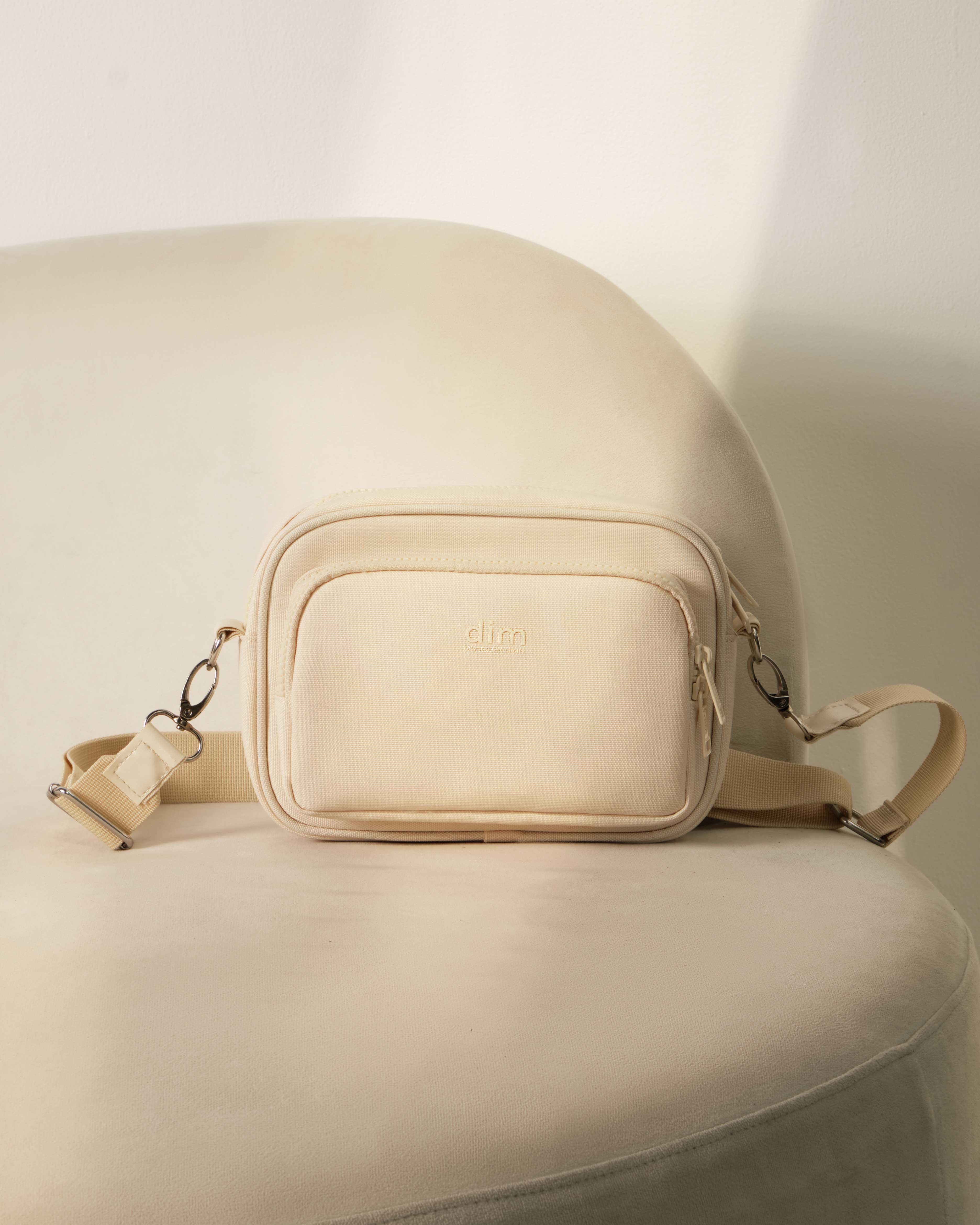 Mô tả Túi đeo chéo DIM Essential Bag - 1