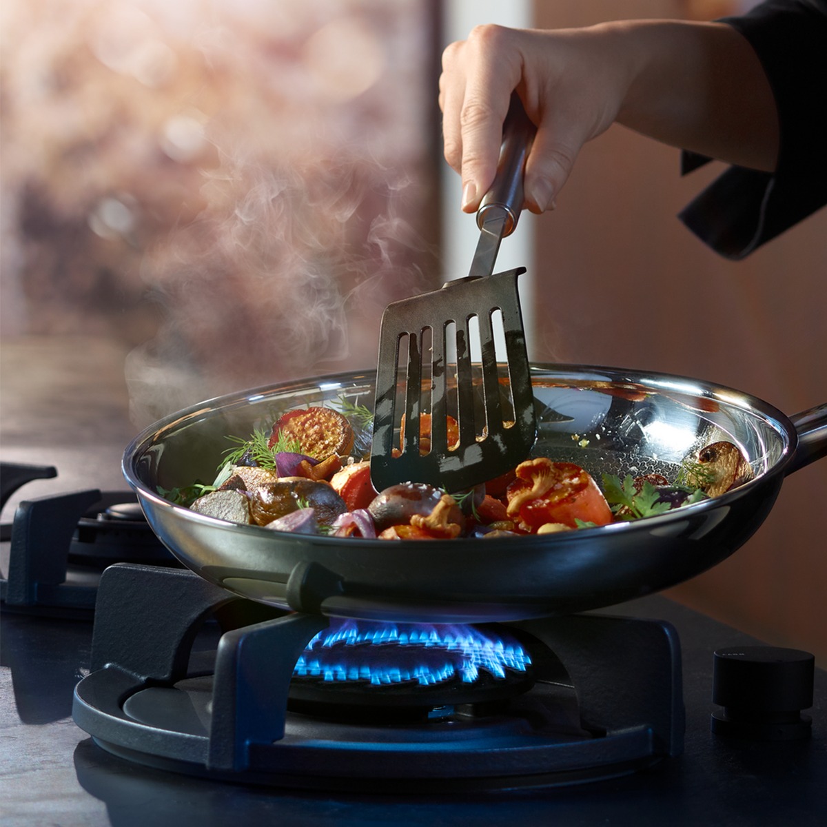 Mô tả Chảo WMF Profi Resist Hex 28cm Vân Tổ Ong, Làm Bằng Thép Không Gỉ, Đáy Liền, Phù Hợp Mọi Loại Bếp - 3