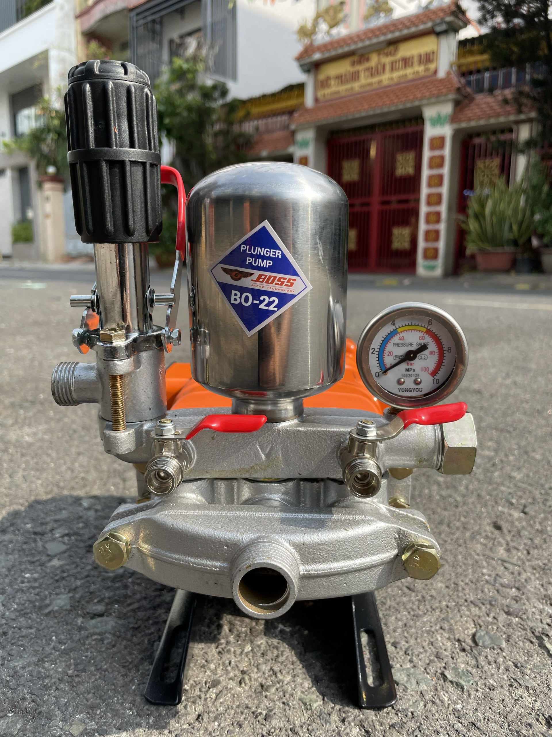 Đầu bơm xịt rửa xe cao áp ty sứ BOSS 1HP dùng cho phun tưới nông nghiệp ...