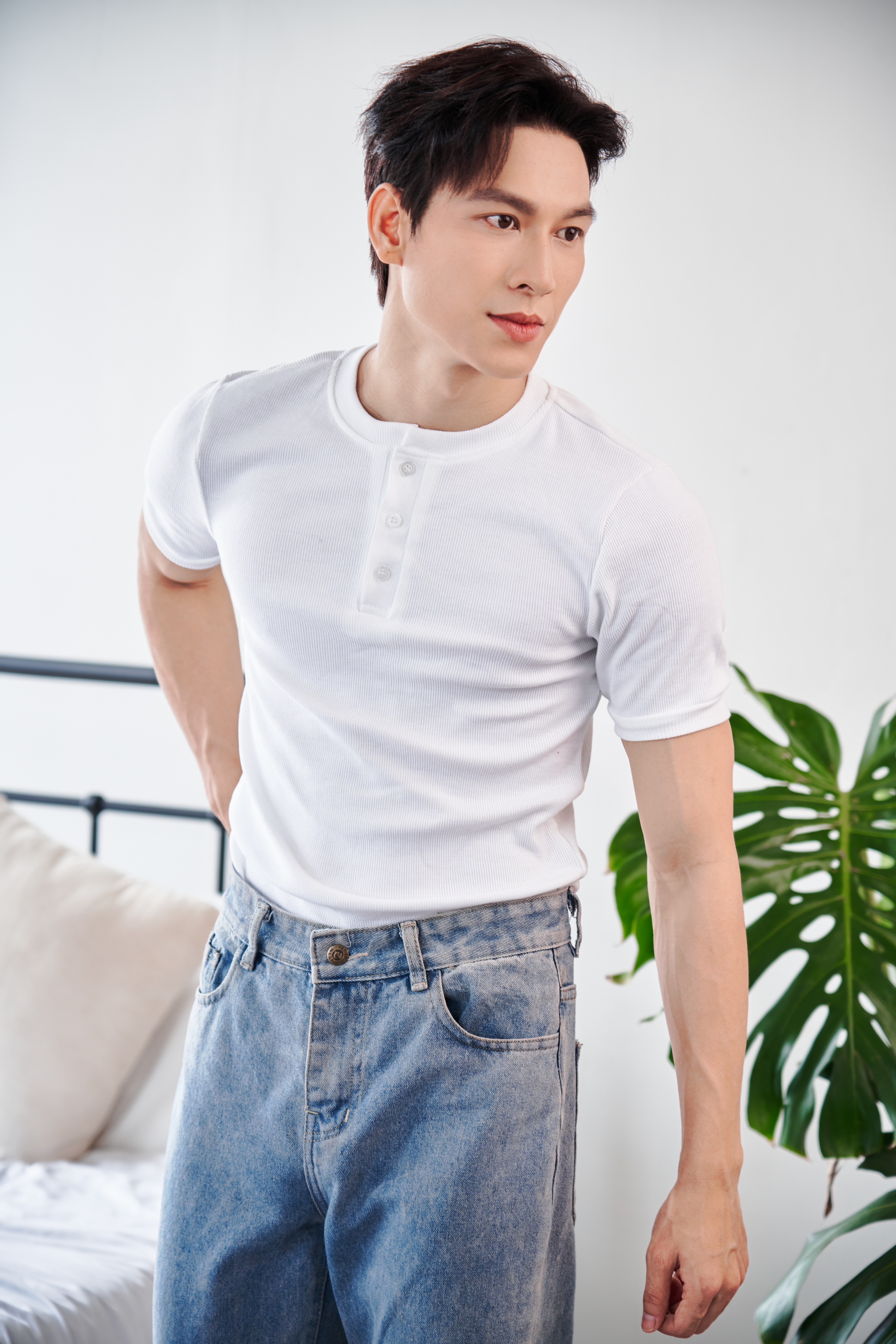 Mô tả Áo Thun Nam Tay Ngắn Cổ Tròn Xẻ Trụ Vải Thun Tăm Gân Cao Cấp Form Body Thương Hiệu Mr Twins - 2