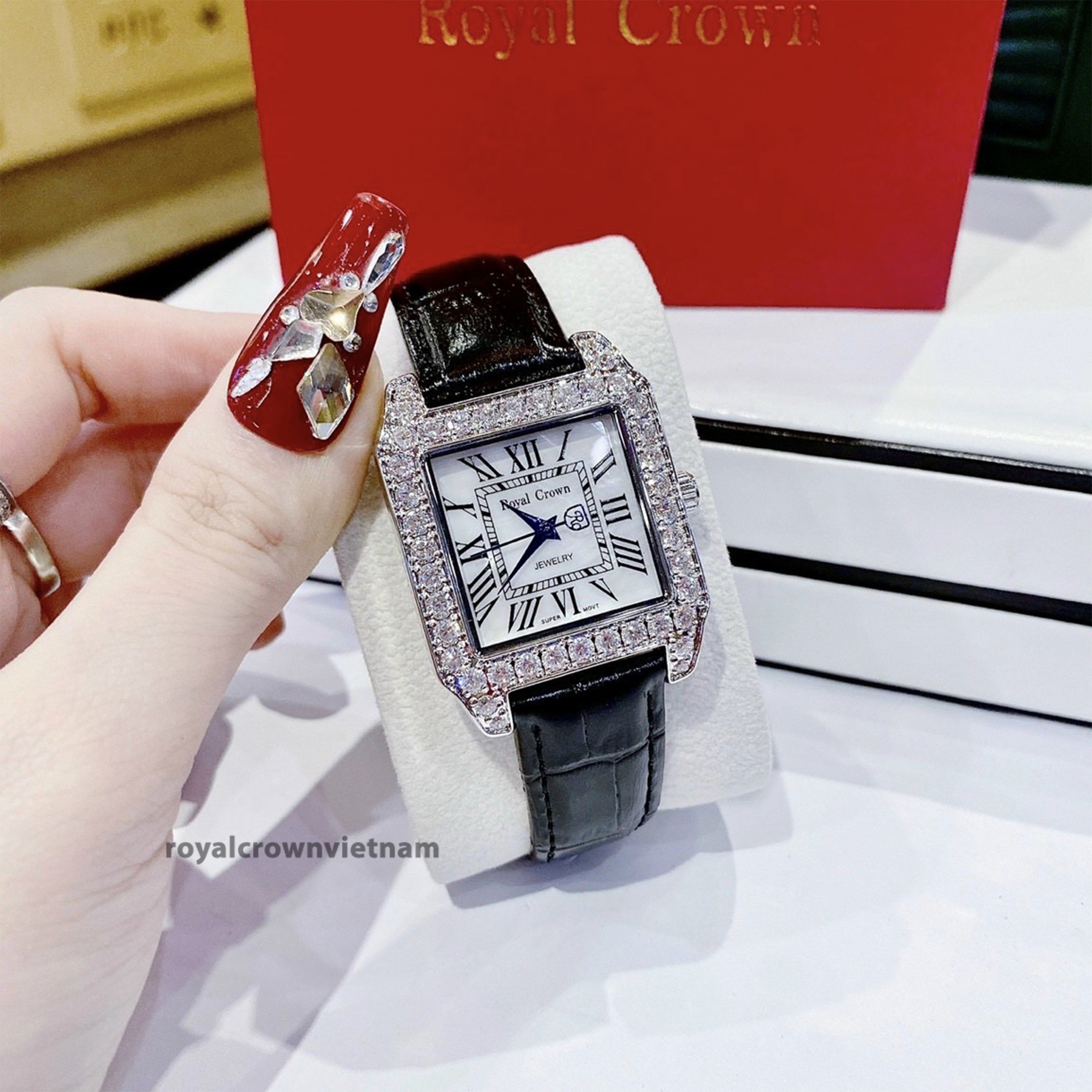 Mô tả Đồng hồ nữ chính hãng dây da Royal Crown 6104 mặt vuông, đính đá cao cấp, đeo tay đẹp, sang chảnh - 1