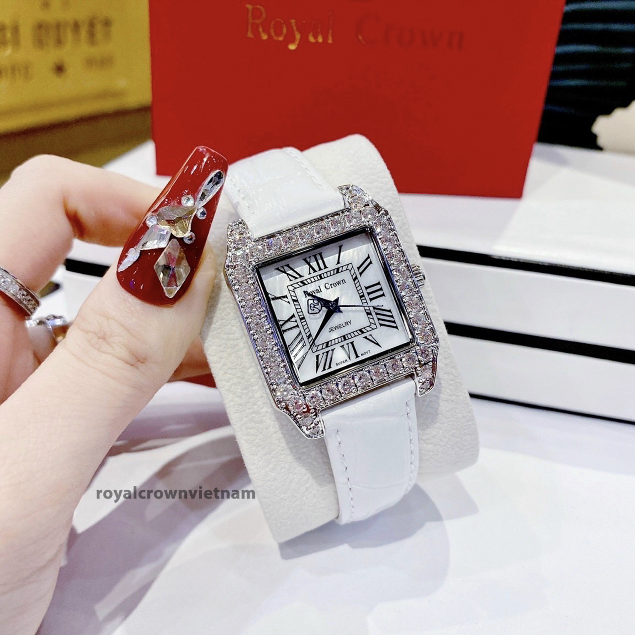Mô tả Đồng hồ nữ chính hãng dây da Royal Crown 6104 mặt vuông, đính đá cao cấp, đeo tay đẹp, sang chảnh - 3