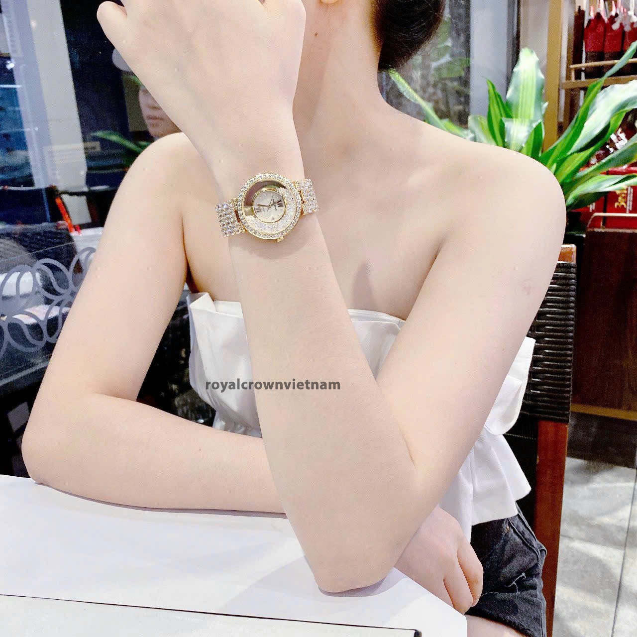 Chi tiết đồng hồ Royal Crown 2606