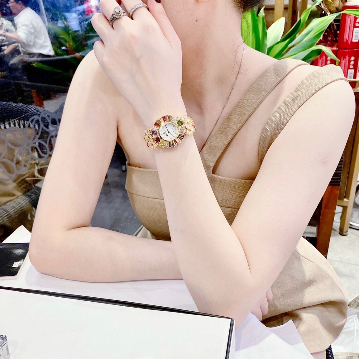 Mô tả Đồng hồ nữ chính hãng dây thép đính đá Royal Crown hoa đá chống nước, đeo tay đẹp, sang chảnh - 1