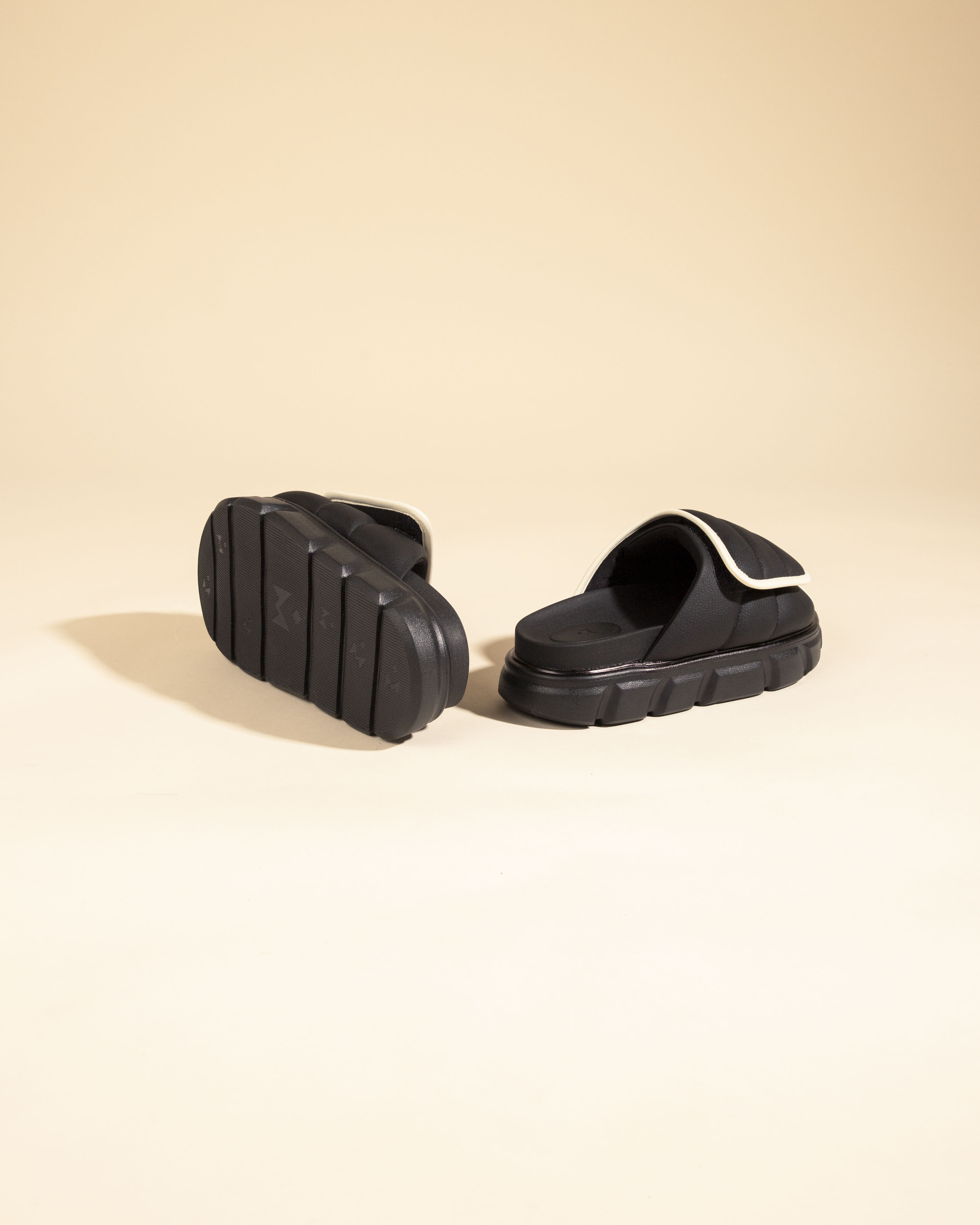 Mô tả Dép Nam Nữ Tăng Chiều Cao THE LARVA WOLF SLIDE SANDAL - BLACK & WHITE - 5