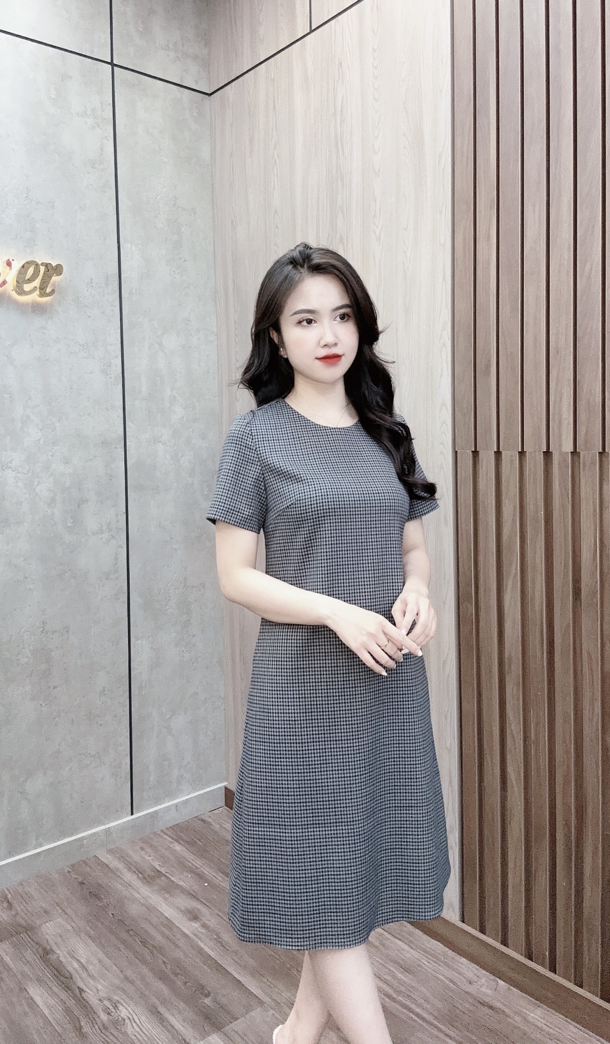 Mô tả Váy đầm kẻ caro dáng xuông cổ tròn che khuyết  điểm tốt thiết kế trẻ trung Evalover - 2
