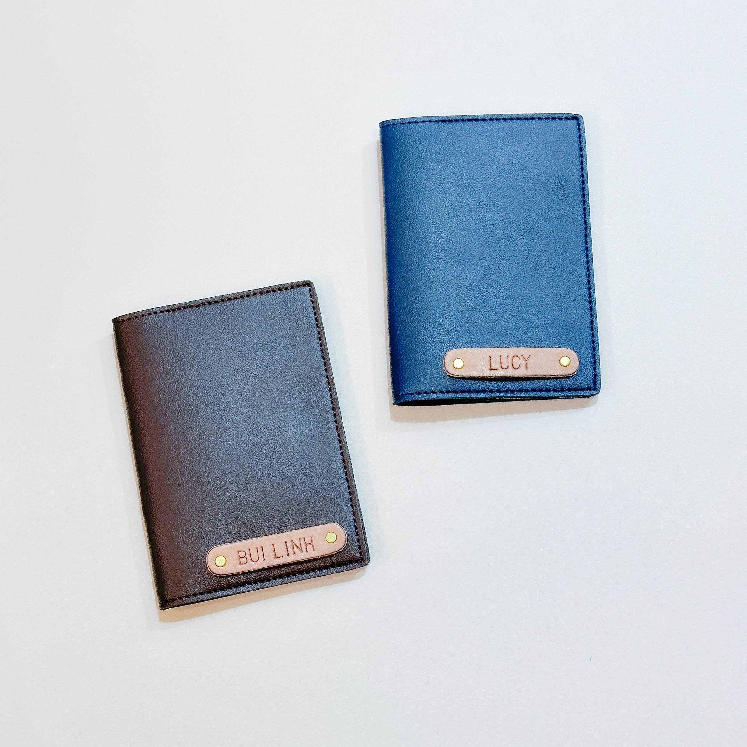 Mô tả Vỏ hộ chiếu Vuông Shop®️ da pu với nhiều màu sắc kèm tag tên theo yêu cầu passport cover - 5