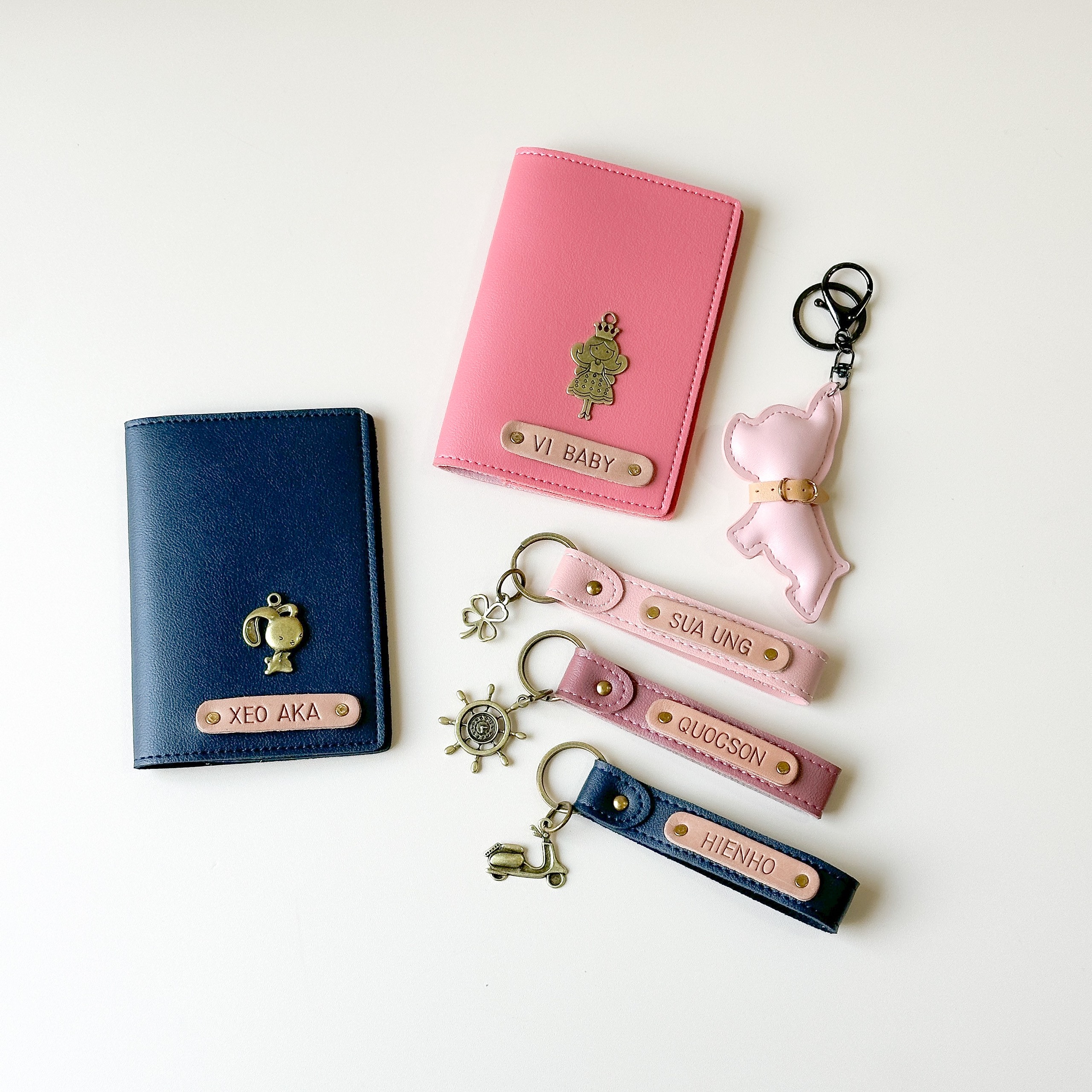 Mô tả Vỏ hộ chiếu Vuông Shop®️ da pu với nhiều màu sắc kèm tag tên theo yêu cầu passport cover - 6