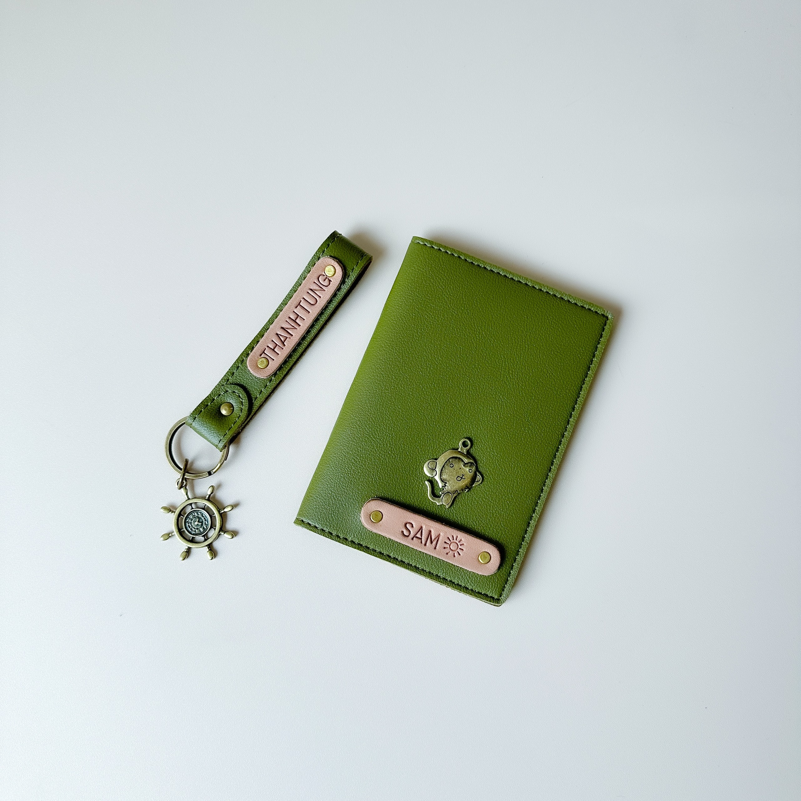 Mô tả Vỏ hộ chiếu Vuông Shop®️ da pu với nhiều màu sắc kèm tag tên theo yêu cầu passport cover - 8