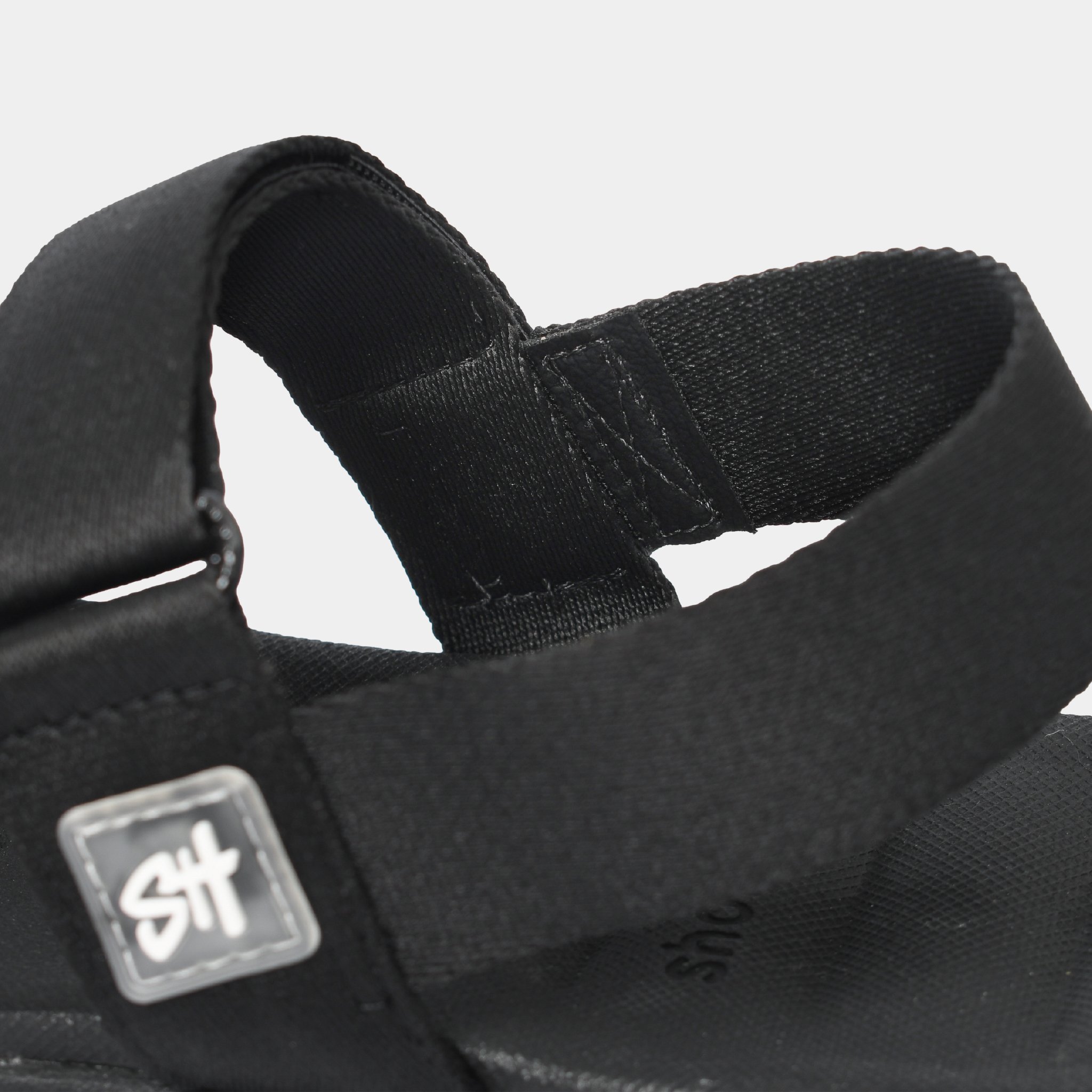 Mô tả Giày sandal Shondo Nam Nữ Quai Liền Đen Full F6S1111 - 1
