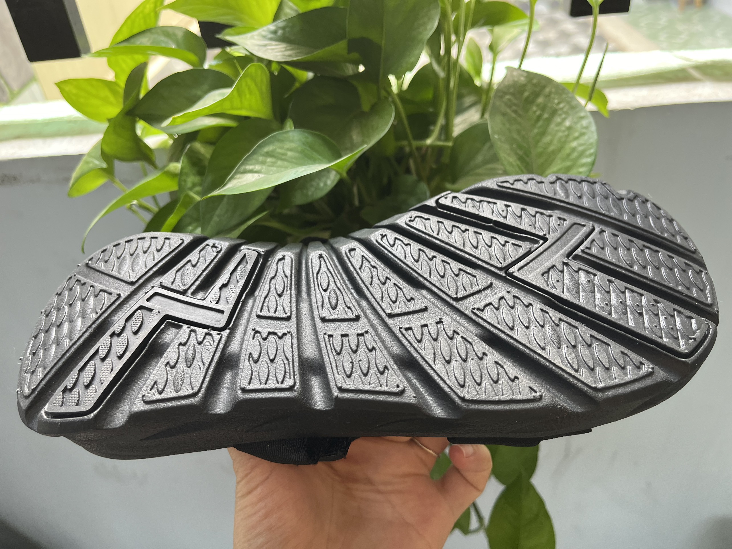 Mô tả Giày sandal Shondo Nam Nữ Quai Liền Đen Full F6S1111 - 2