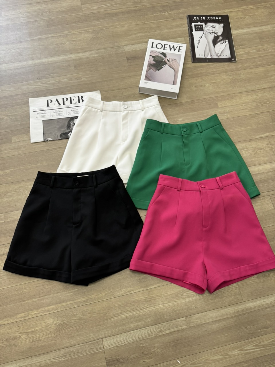 Mô tả Quần Short  vải nữ  2 lớp  kiểu cạp cao, gập gấu mix với nhiều kiểu áo Evalover Q2024207 - 1