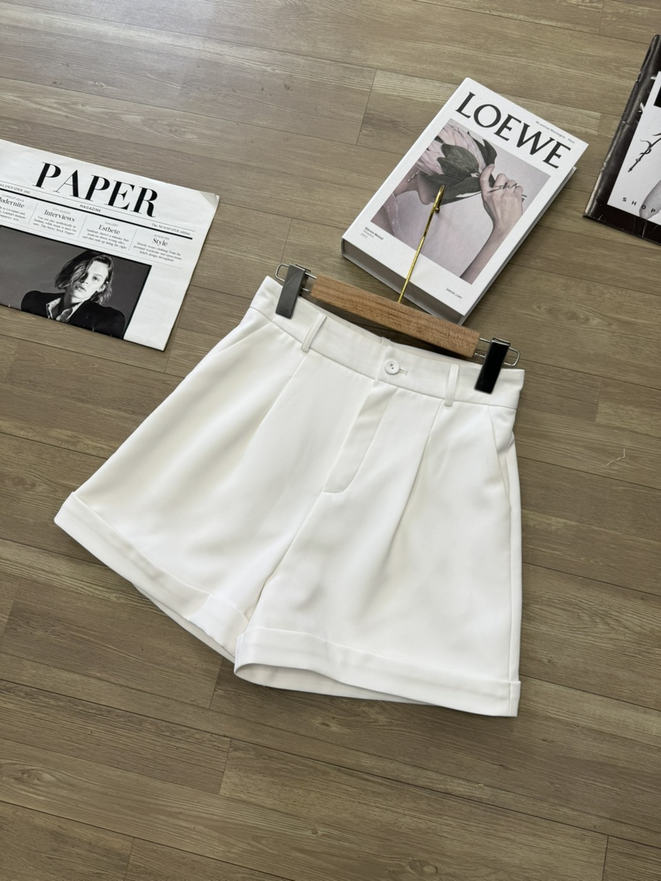 Mô tả Quần Short  vải nữ  2 lớp  kiểu cạp cao, gập gấu mix với nhiều kiểu áo Evalover Q2024207 - 2