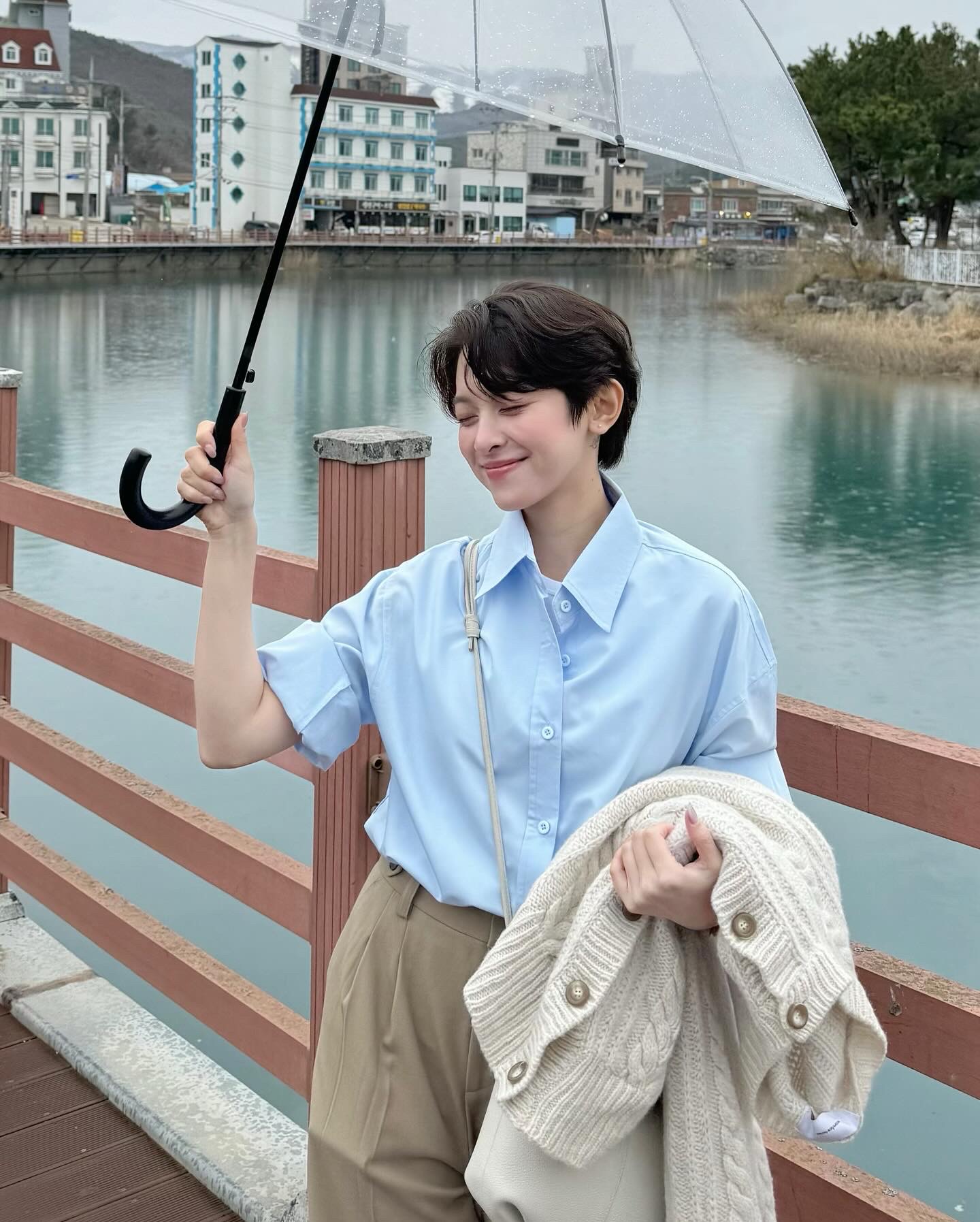Mô tả Áo sơ mi nữ GILLEE sơ mi trơn dáng oversized, sơ mi form rộng vải kate Mỹ xanh pastel chống nhăn FAS293 - 4
