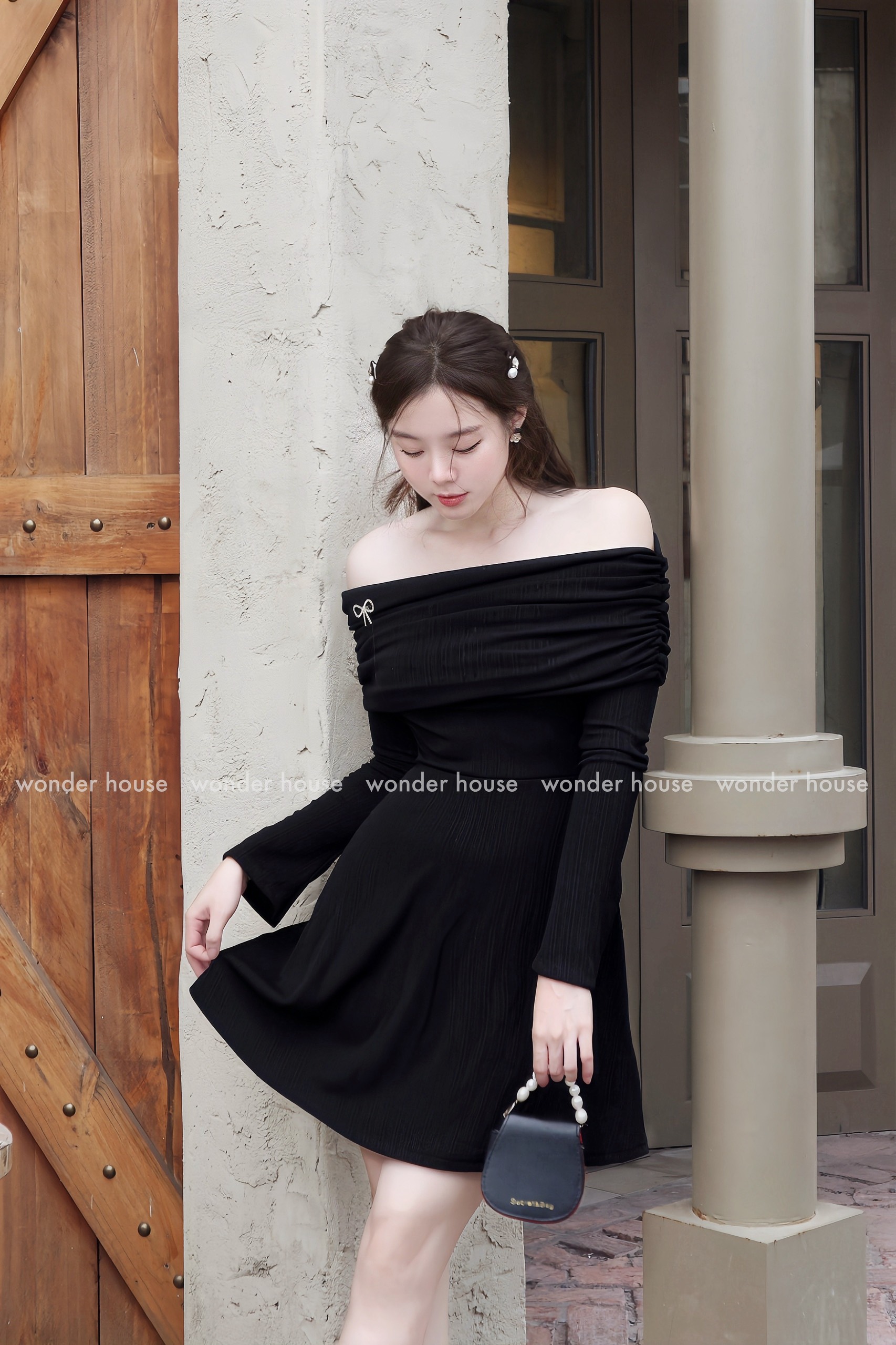 Mô tả Wonderhouse Minxy Dress đầm trễ vai tay dài chất vải thun gân dạo phố nữ tính - 3