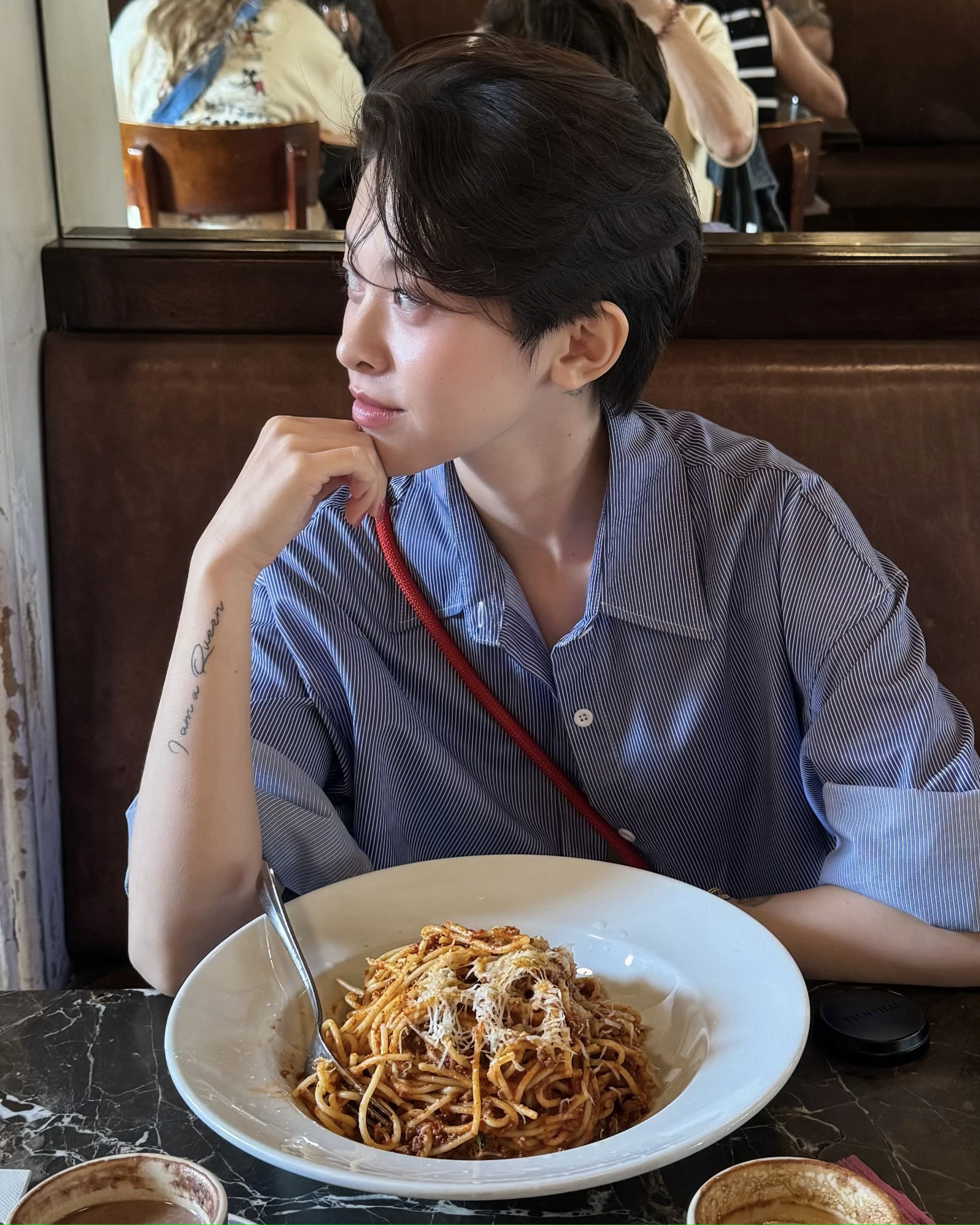 Chi tiết áo sơ mi GILLEE