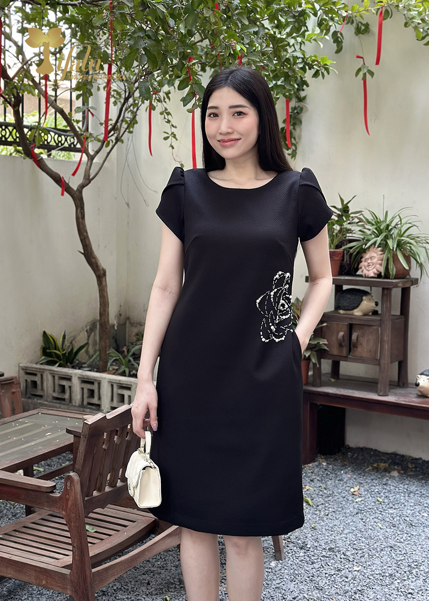 Mô tả TIFALU - Đầm dáng suông thiết kế dự tiệc màu đen kết đá sang trọng - TFL943BLK - 1