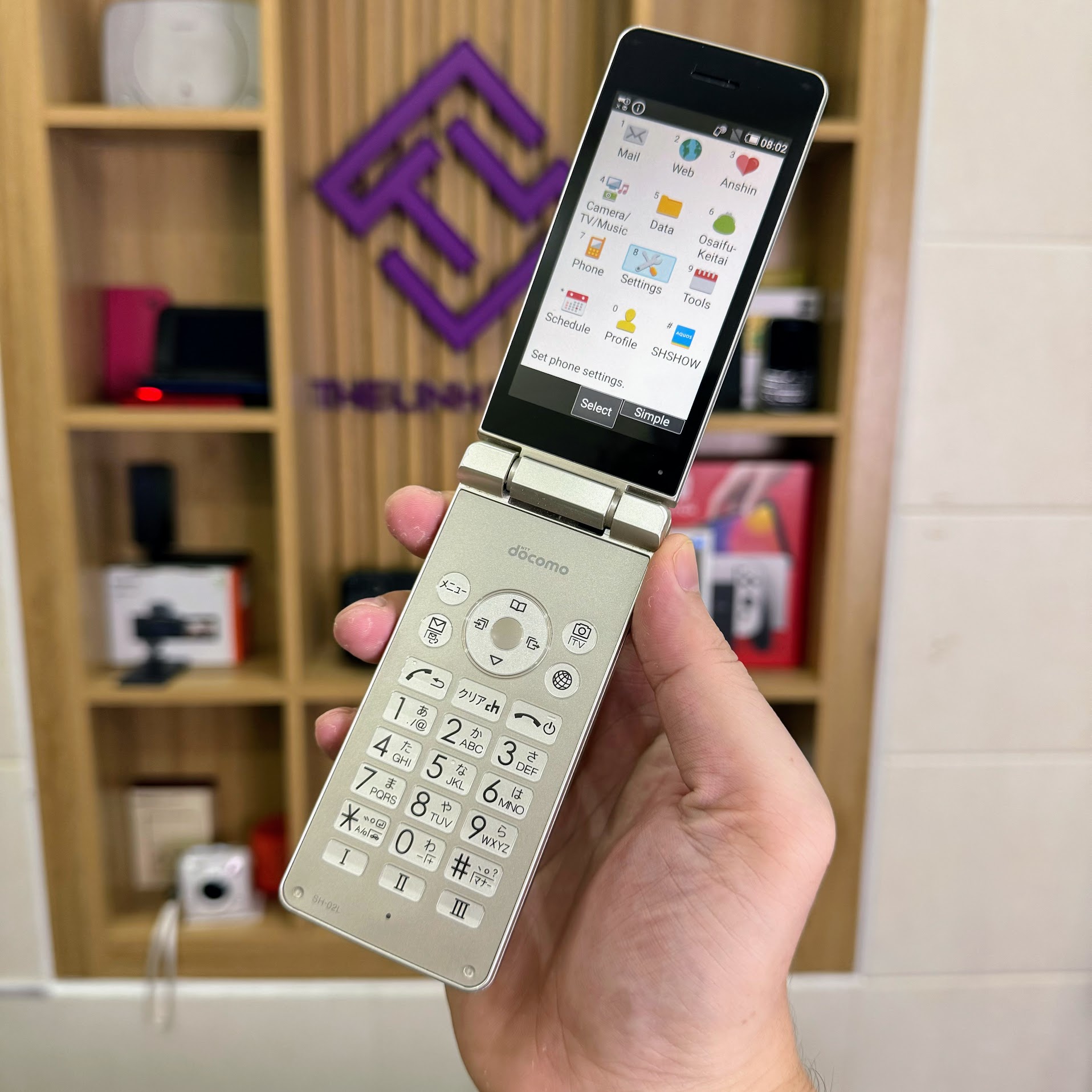 Điện thoại nắp gập Sharp Aquos SH02L có WIFI 4G - Android 8.1 | Shopee ...