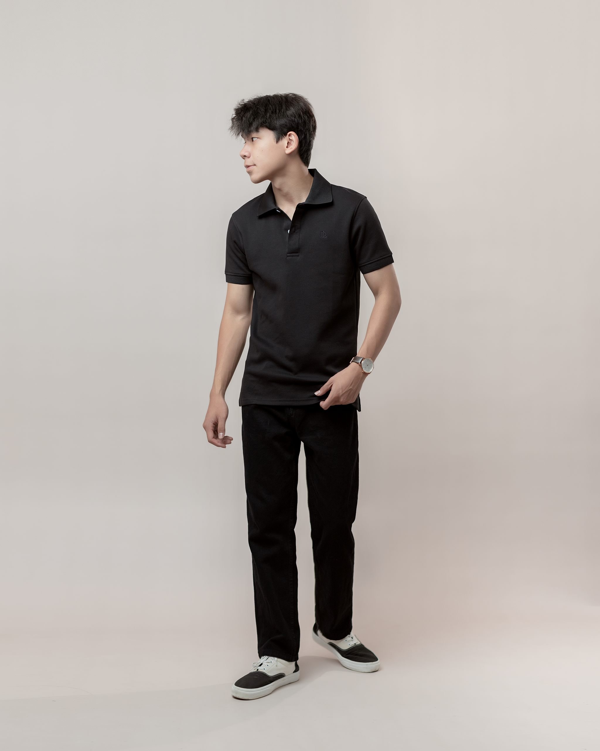 Chi tiết cổ áo polo LADOS