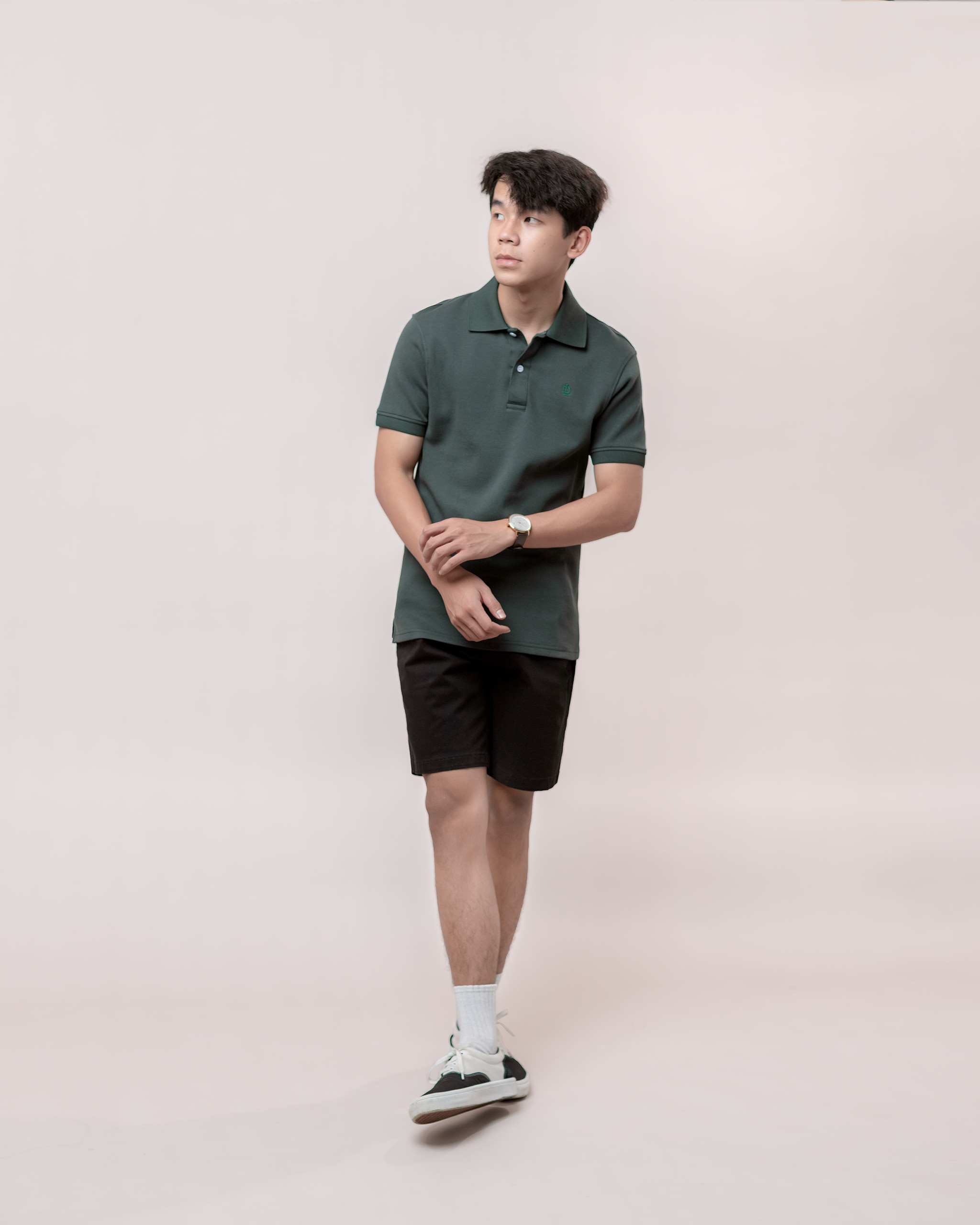 Chi tiết tay áo polo LADOS
