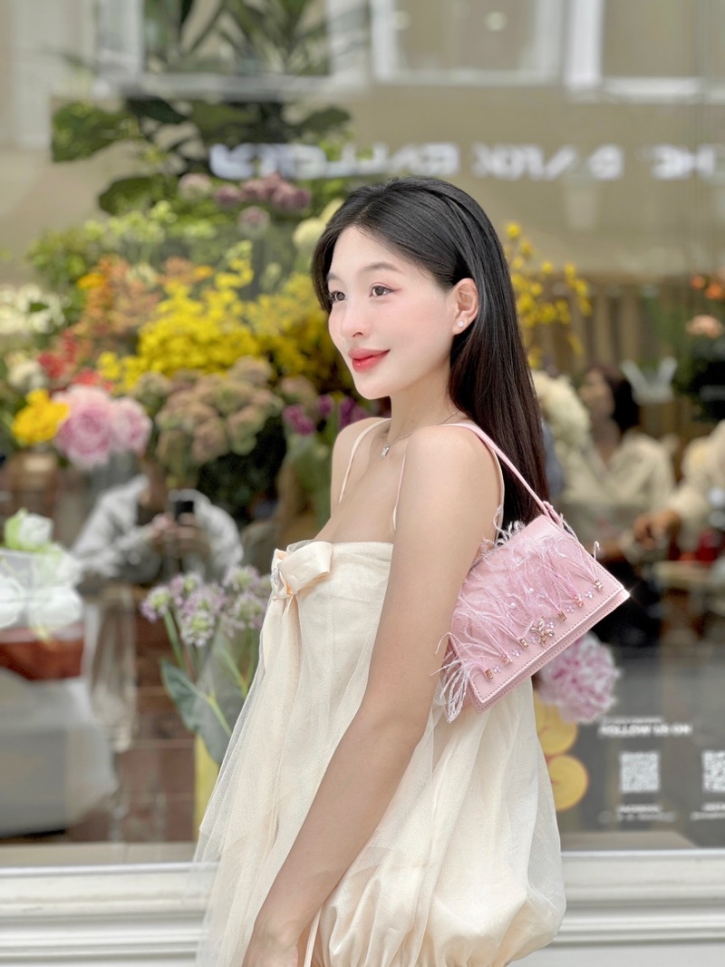 Túi 𝐒𝐰𝐚𝐧 𝐛𝐚𝐠 Hérisson size mini, đính lông handmade kèm quai đeo chéo ...