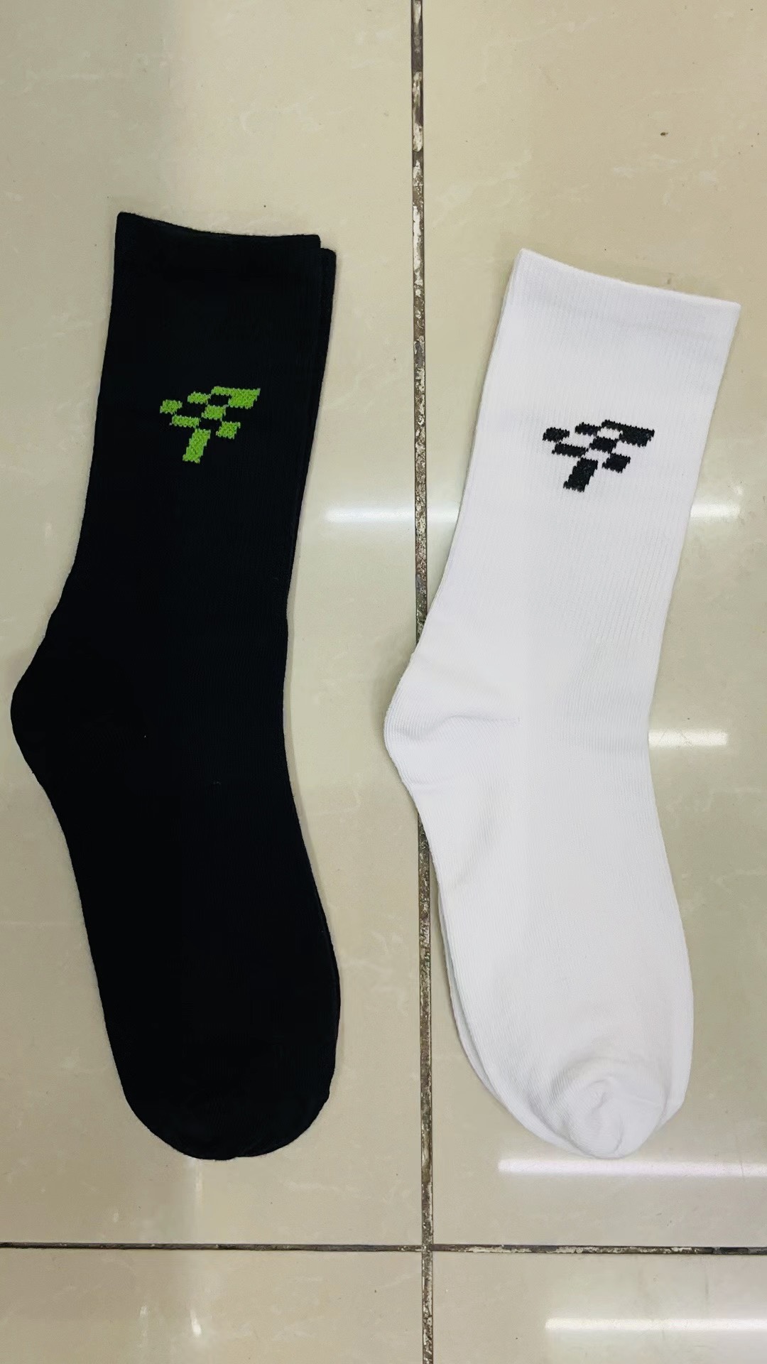 Mô tả Tất nam nữ F1 Enter chất liệu Cotton chính hãng - 1