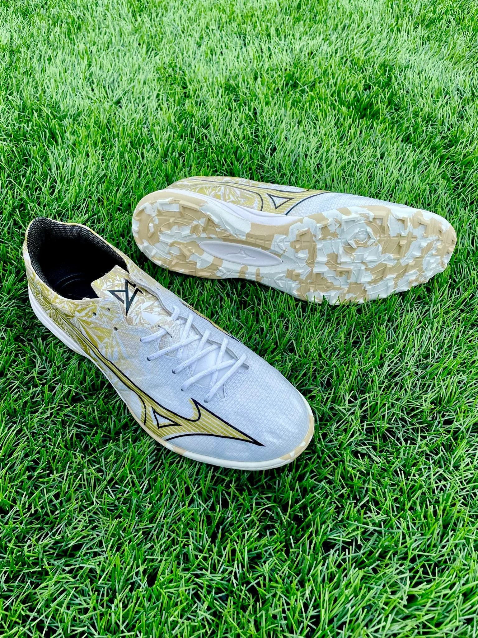 Mô tả Giày đá bóng sân cỏ nhân tạo Mizuno Alpha Pro As, trọng lượng nhẹ, upper mềm mại, đệm giảm chấn cao cấp - 2