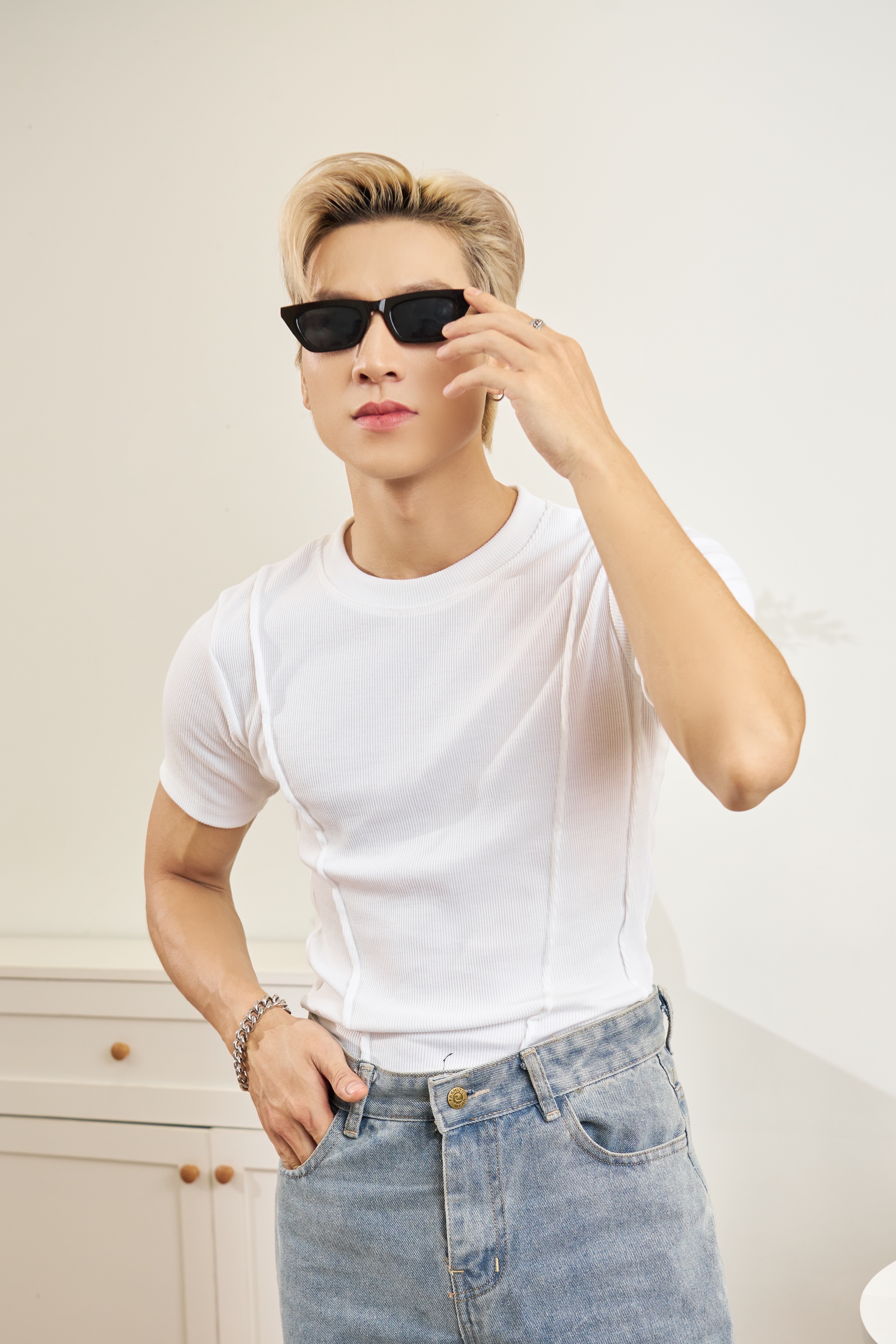 Mô tả Áo Thun Tay Ngắn Xếp Ly Cổ Tròn Thun Cotton Tăm Gân Form Body Thương Hiệu Mr Twins Menswear Top - 3