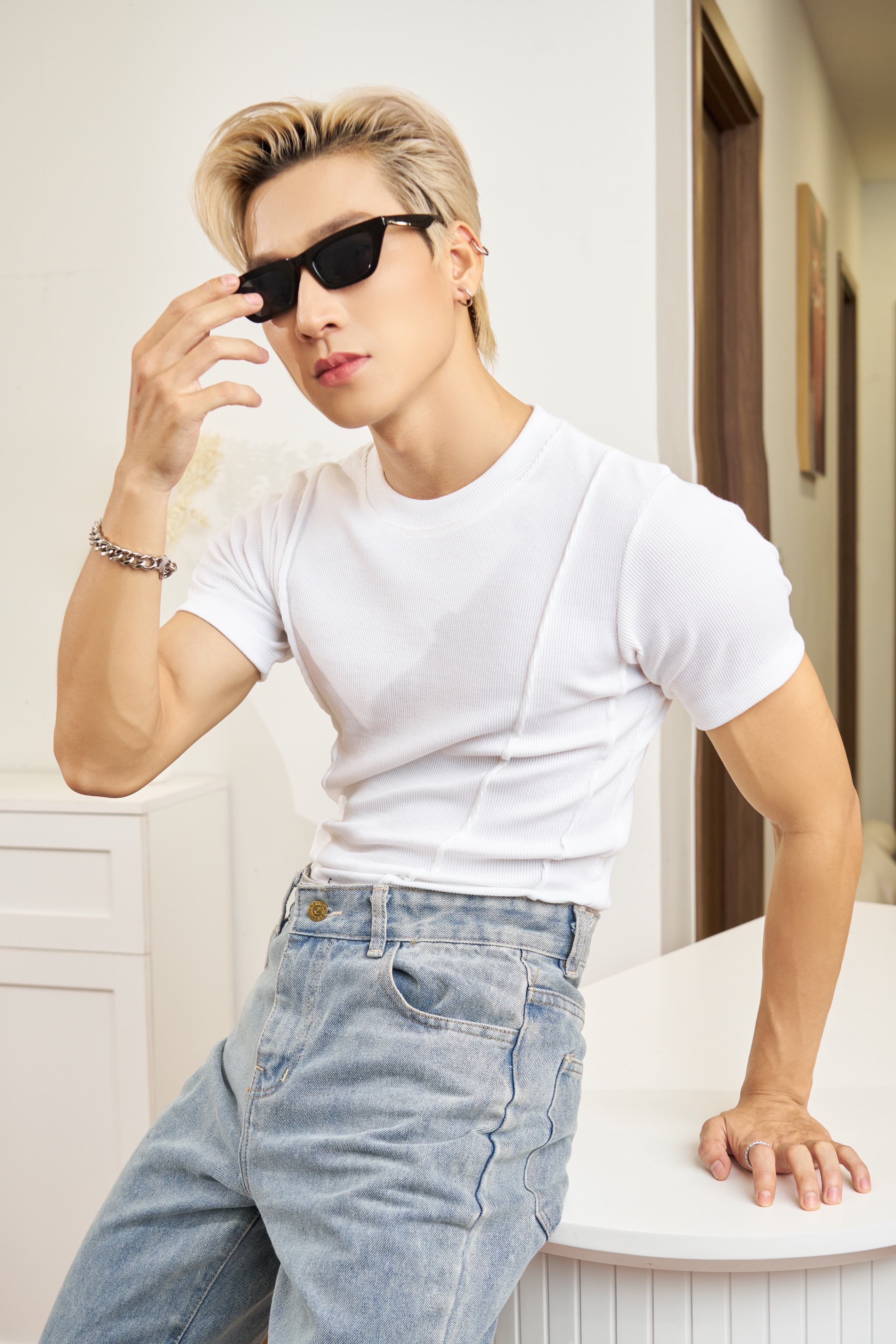 Mô tả Áo Thun Tay Ngắn Xếp Ly Cổ Tròn Thun Cotton Tăm Gân Form Body Thương Hiệu Mr Twins Menswear Top - 4