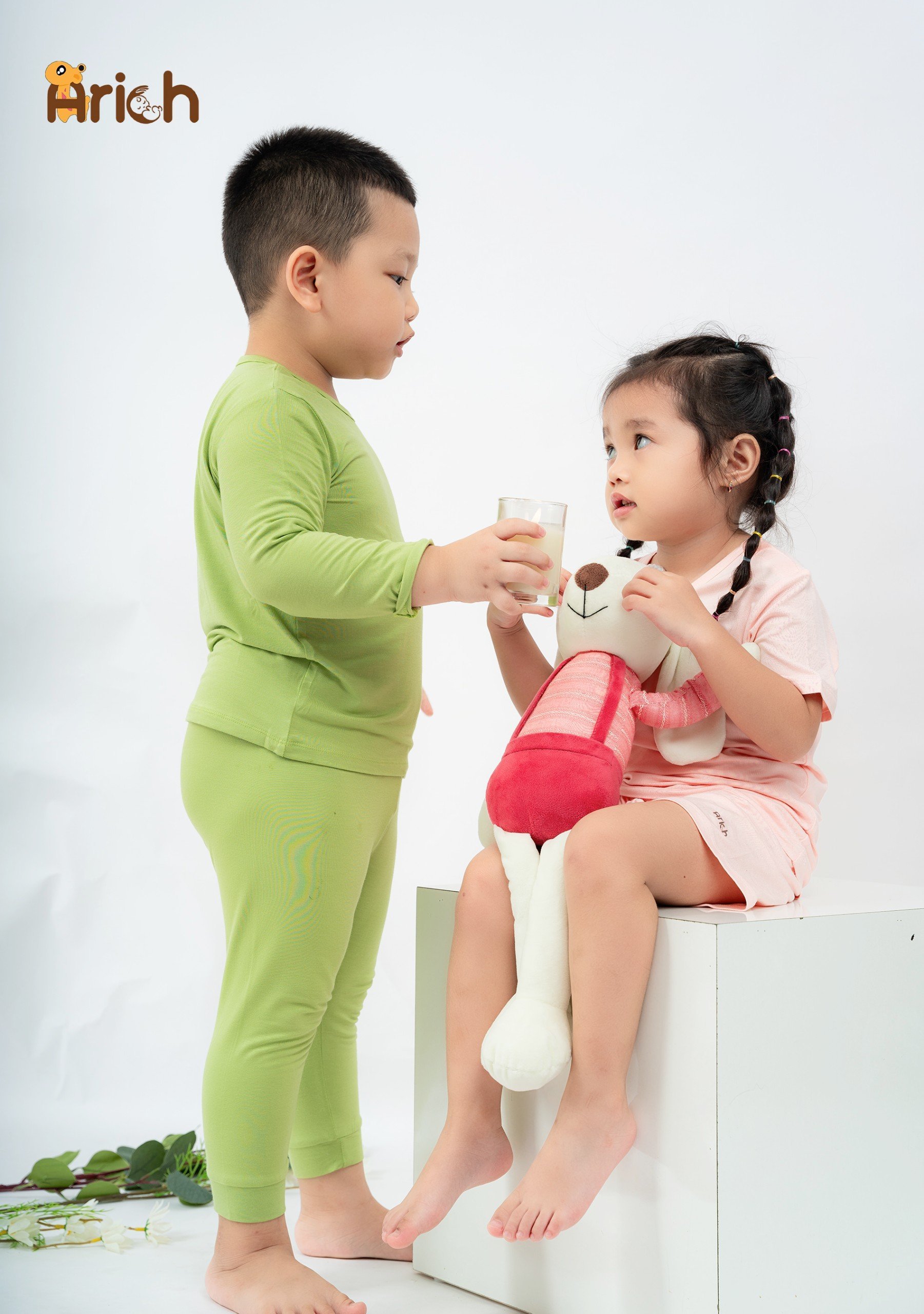 Mô tả Bộ dài tay cài vai Arich vải sợi tre mềm mát,màu trơn cho bé trai, bé gái từ 6 tháng đến 6 tuổi - 5
