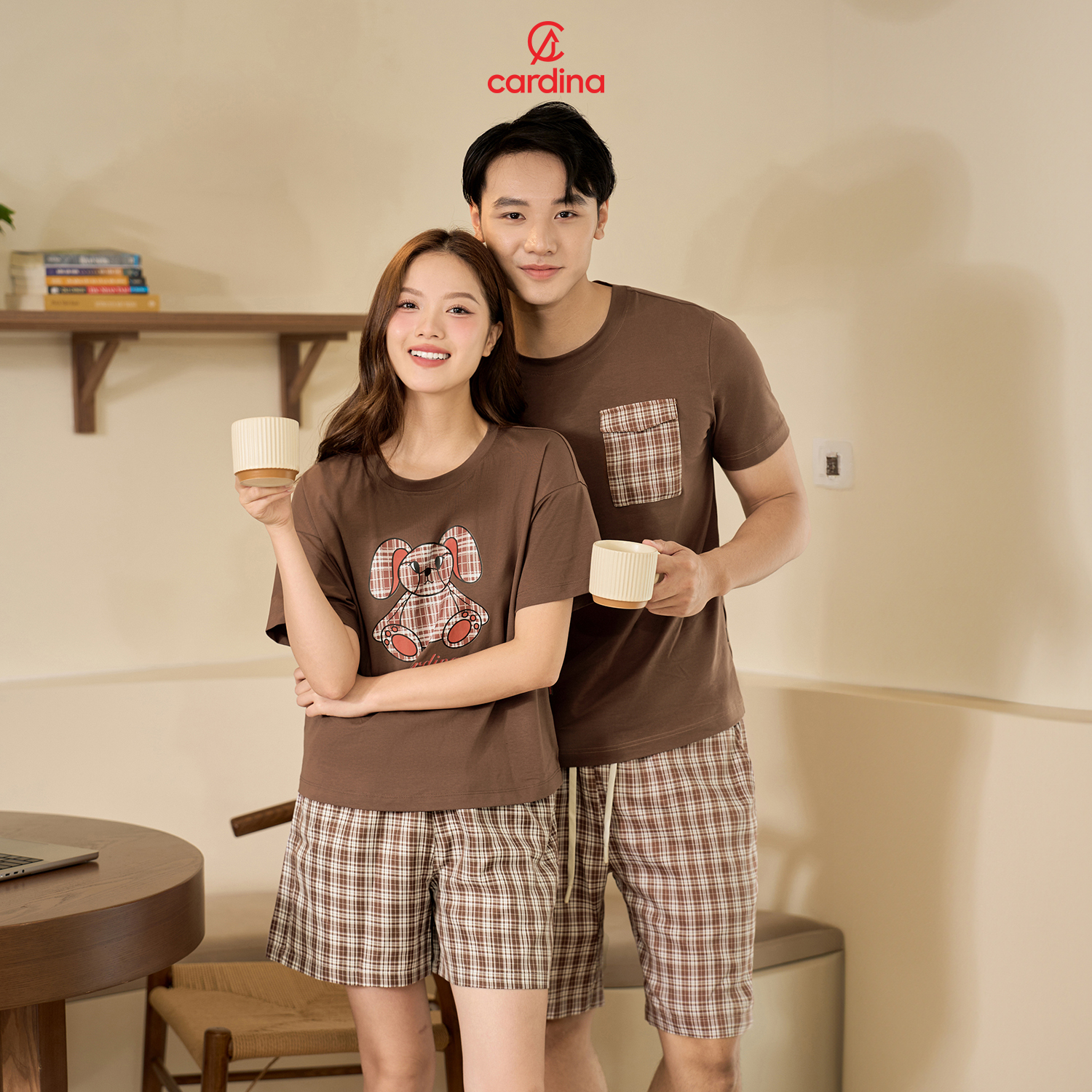 Mô tả Đồ bộ nữ CARDINA chất liệu cotton thoáng mát hình in nổi bật kế hợp quần thô kẻ trẻ trung 4BCF02 - 3