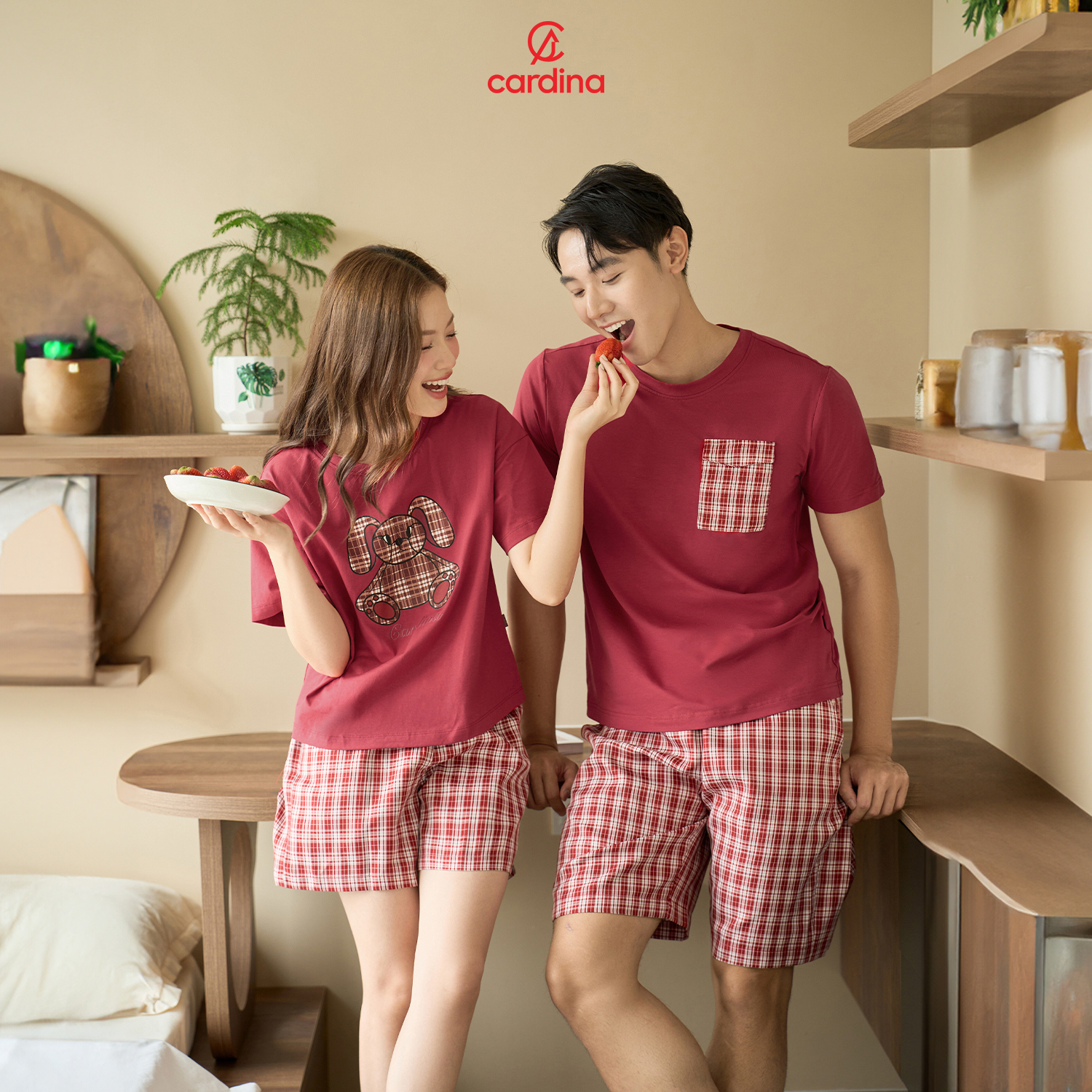 Mô tả Đồ bộ nữ CARDINA chất liệu cotton thoáng mát hình in nổi bật kế hợp quần thô kẻ trẻ trung 4BCF02 - 10