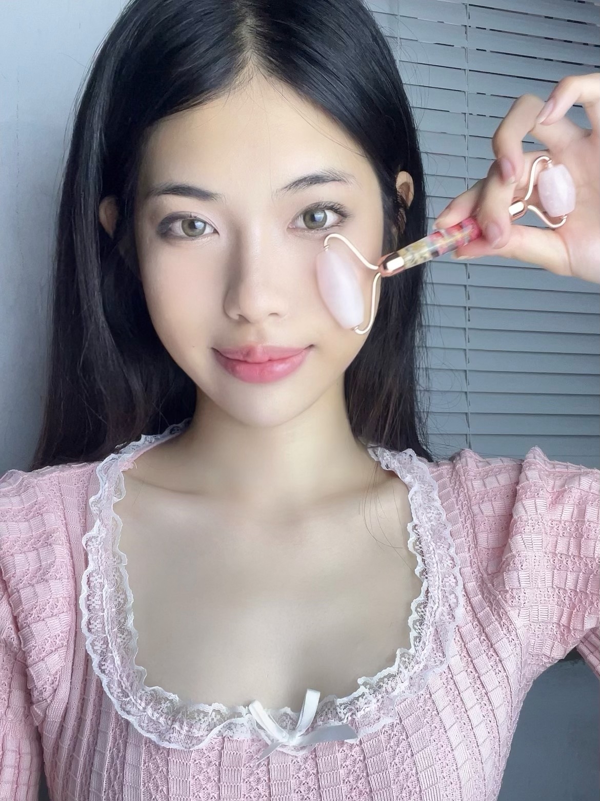 Mô tả Thanh Lăn Massage Nâng Cơ Da Hồng Hào Sáng Bóng - 2