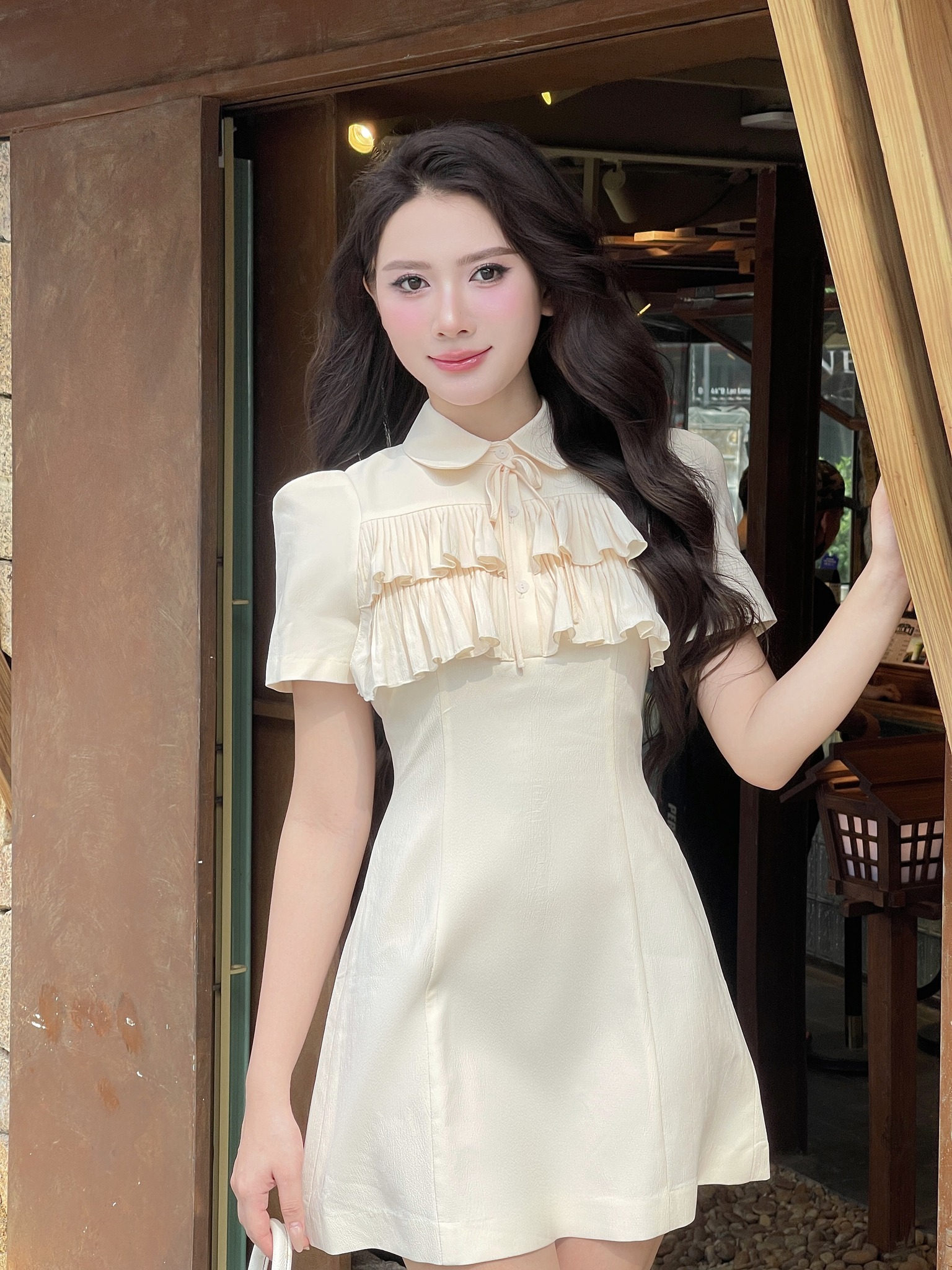 Mô tả Đầm A tay ngắn cổ tròn, xếp ly ngực dáng tiểu thư thiết kế bởi JM Dress Design 1S34.2404OG - 1
