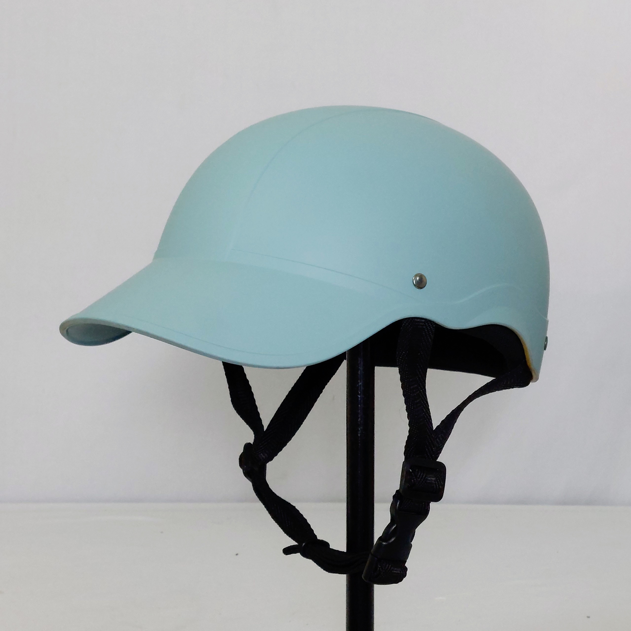 Mô tả Mũ bảo hiểm lưỡi trai GRO thời trang,sơn cao cấp,size 55-58cm dành cho cả nam nữ giá rẻ hàng chính hãng có tem - 2