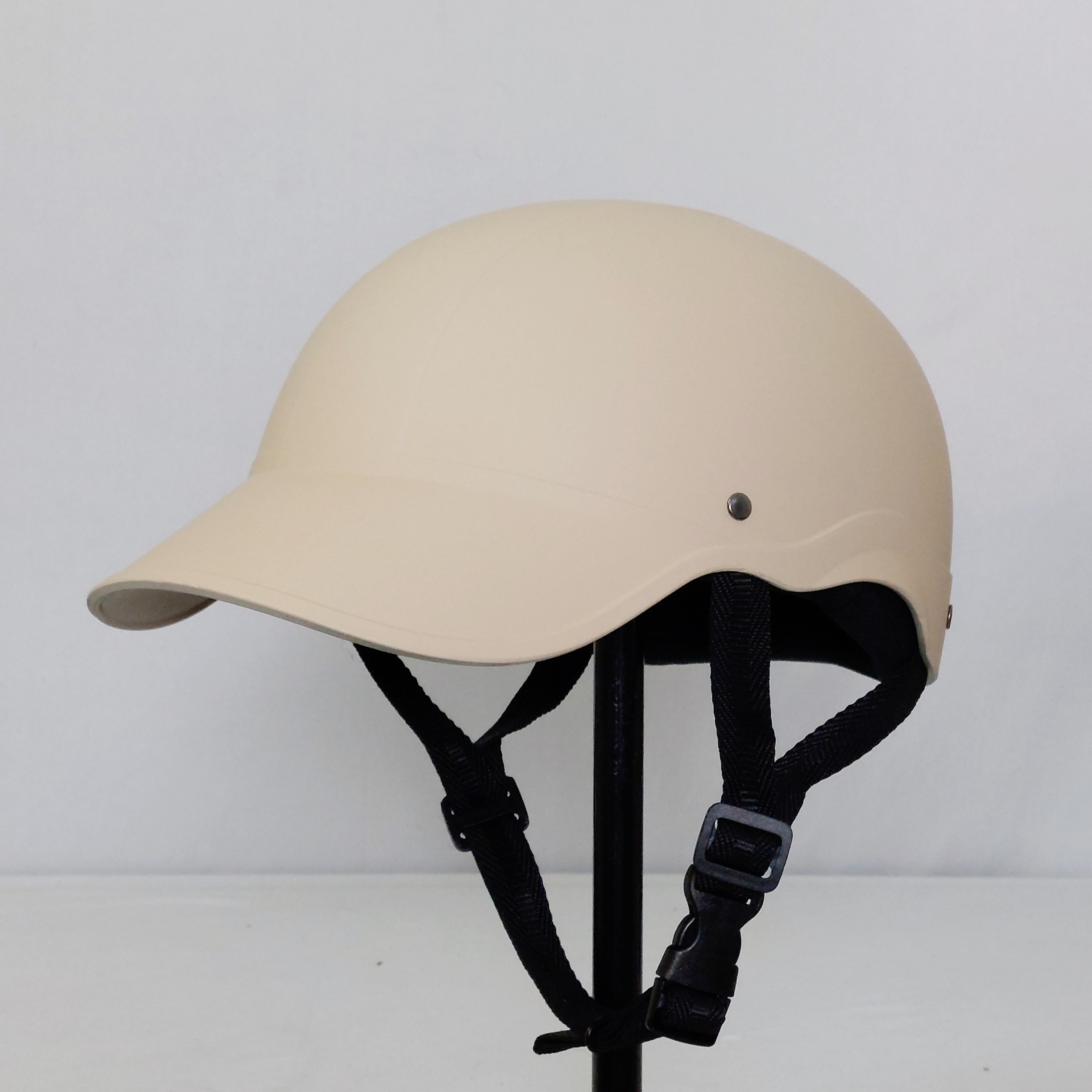Mô tả Mũ bảo hiểm lưỡi trai GRO thời trang,sơn cao cấp,size 55-58cm dành cho cả nam nữ giá rẻ hàng chính hãng có tem - 1