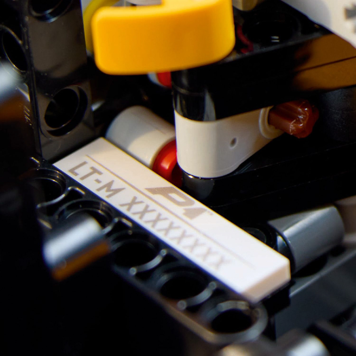 Mô tả LEGO TECHNIC 42172 Đồ Chơi Lắp Ráp Siêu Xe Thể Thao McLaren (3893 chi tiết) - 3