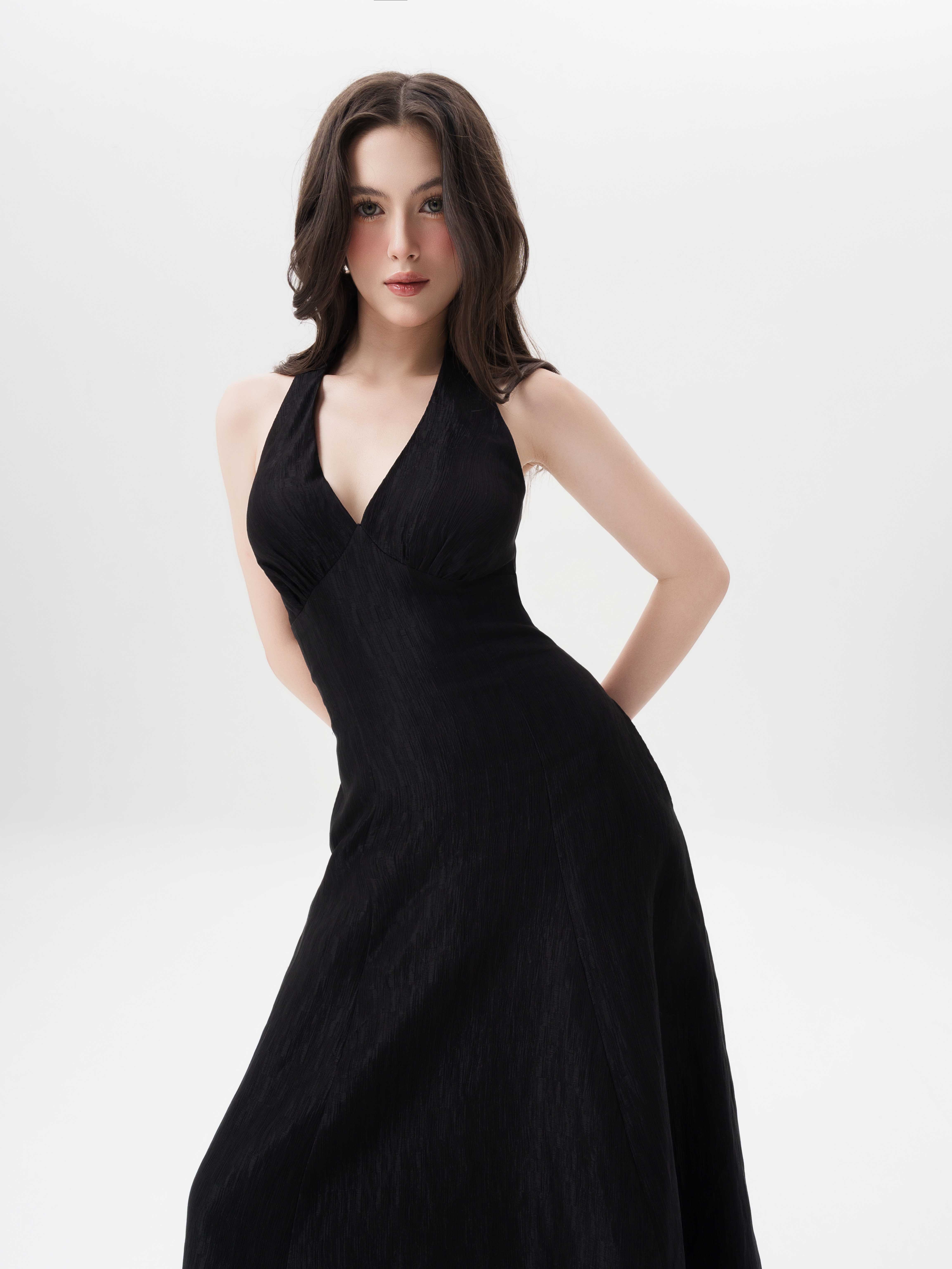 Mô tả RECHIC Đầm dài Carla cổ yếm V chiết eo dáng xòe hở lưng sang trọng - 3