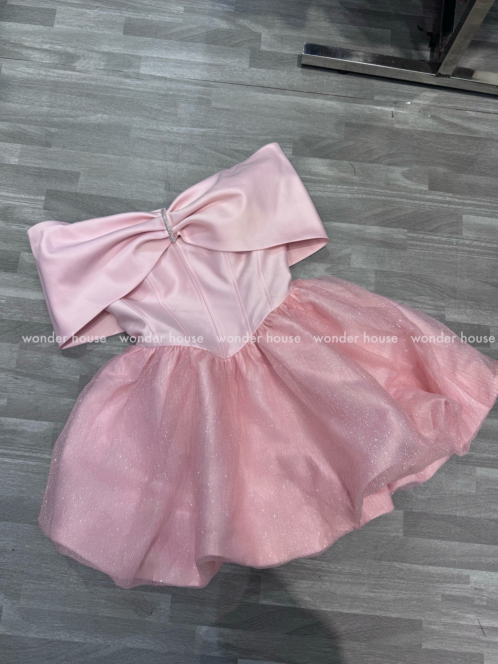 Mô tả Larose Dress Wonderhouse Đầm trễ vai dáng bí chất vải dày dặn phối vải tơ kim tuyết lấp lánh dự tiệc sang trọng - 2