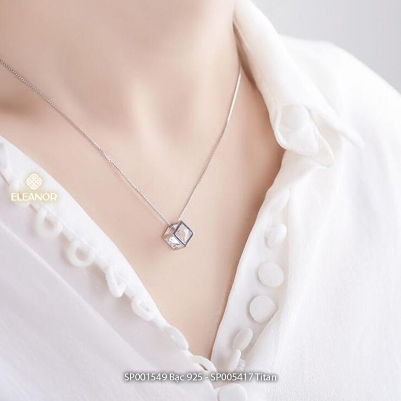 Dây chuyền bạc nữ Eleanor Accessories khi đeo