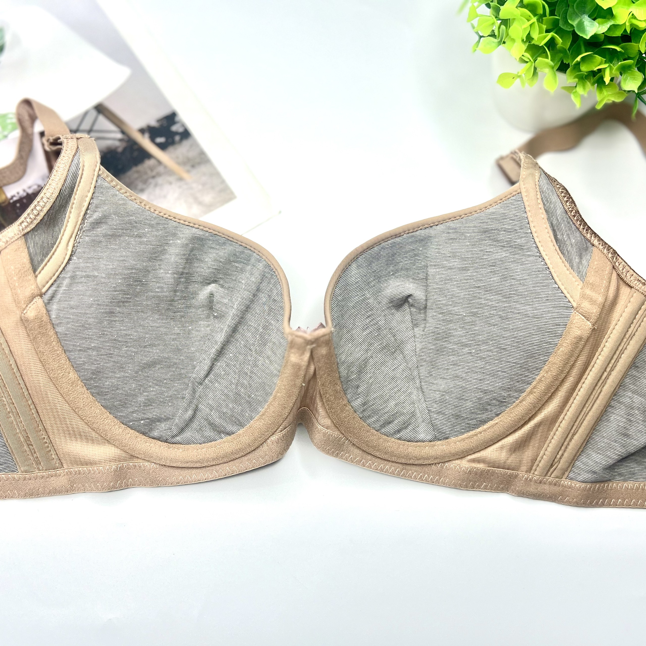 Mô tả Áo ngực Vicci AV.18 mút mỏng, có gọng, cúp quả sâu ôm nâng ngực, bản lưng to 3 móc cài định hình - 6