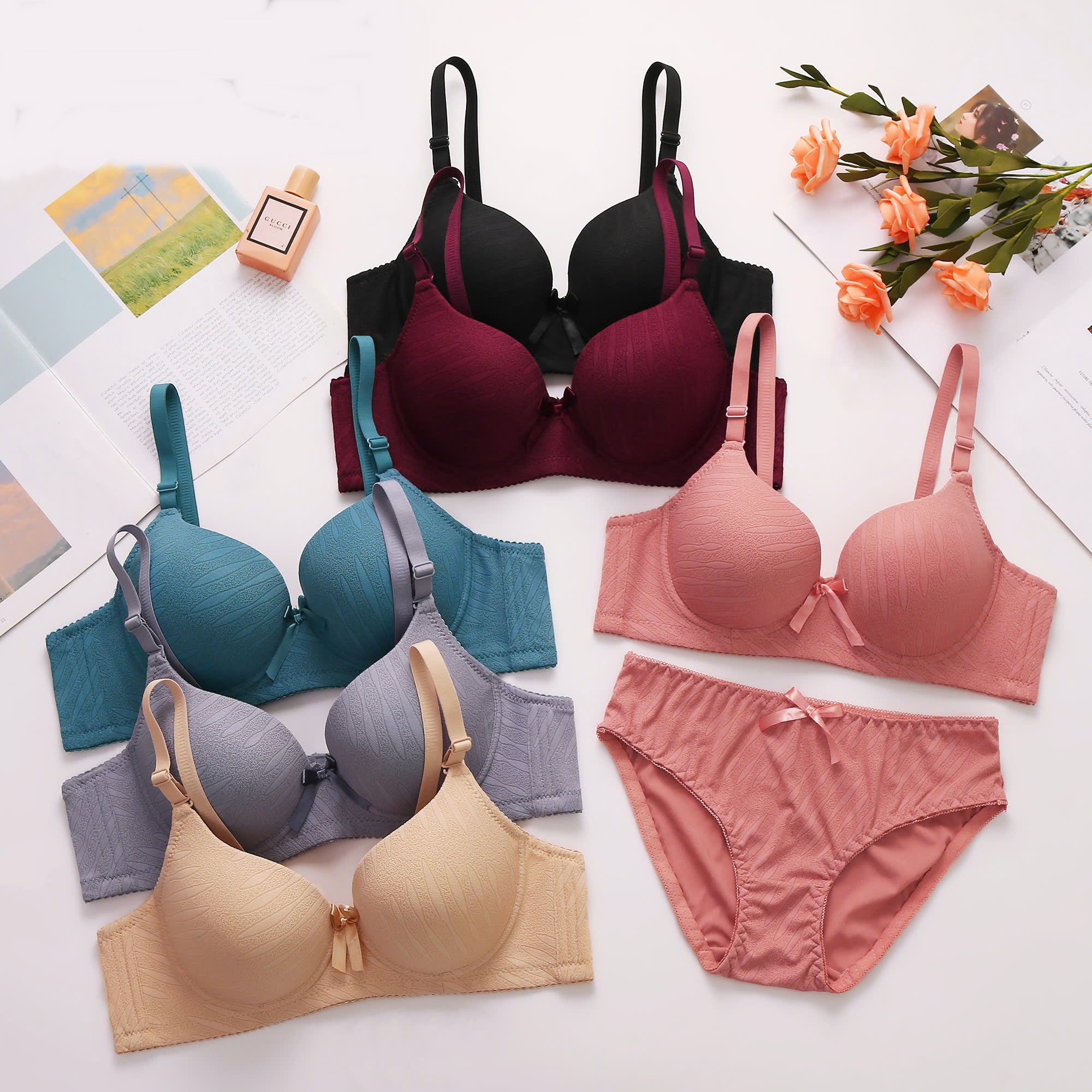 Mô tả Bộ đồ lót Vicci BV.17 mút mỏng, có gọng, cúp quả sâu ôm nâng ngực vừa và lớn, bản lưng to 3 móc cài - 1