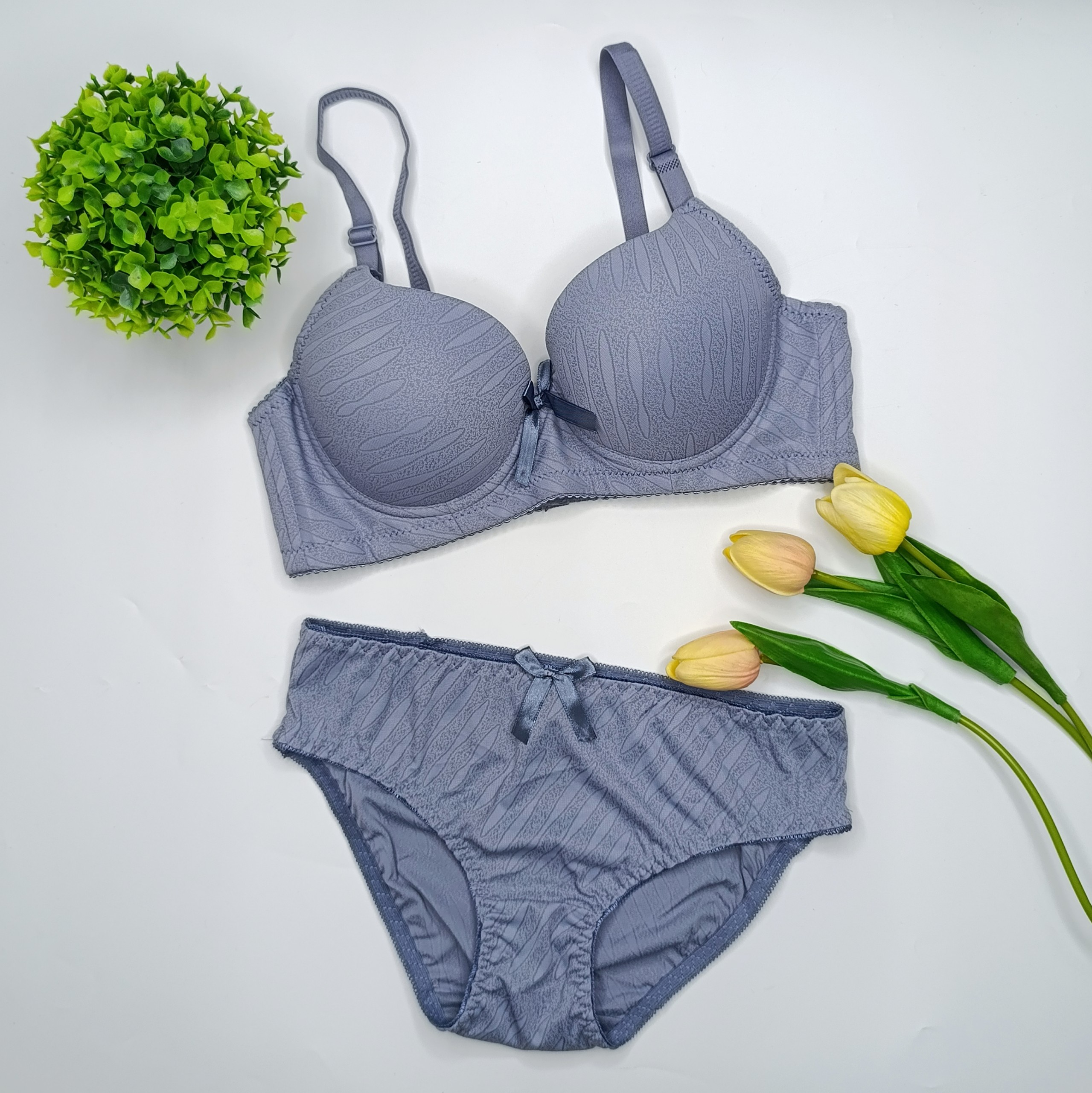 Mô tả Bộ đồ lót Vicci BV.17 mút mỏng, có gọng, cúp quả sâu ôm nâng ngực vừa và lớn, bản lưng to 3 móc cài - 10