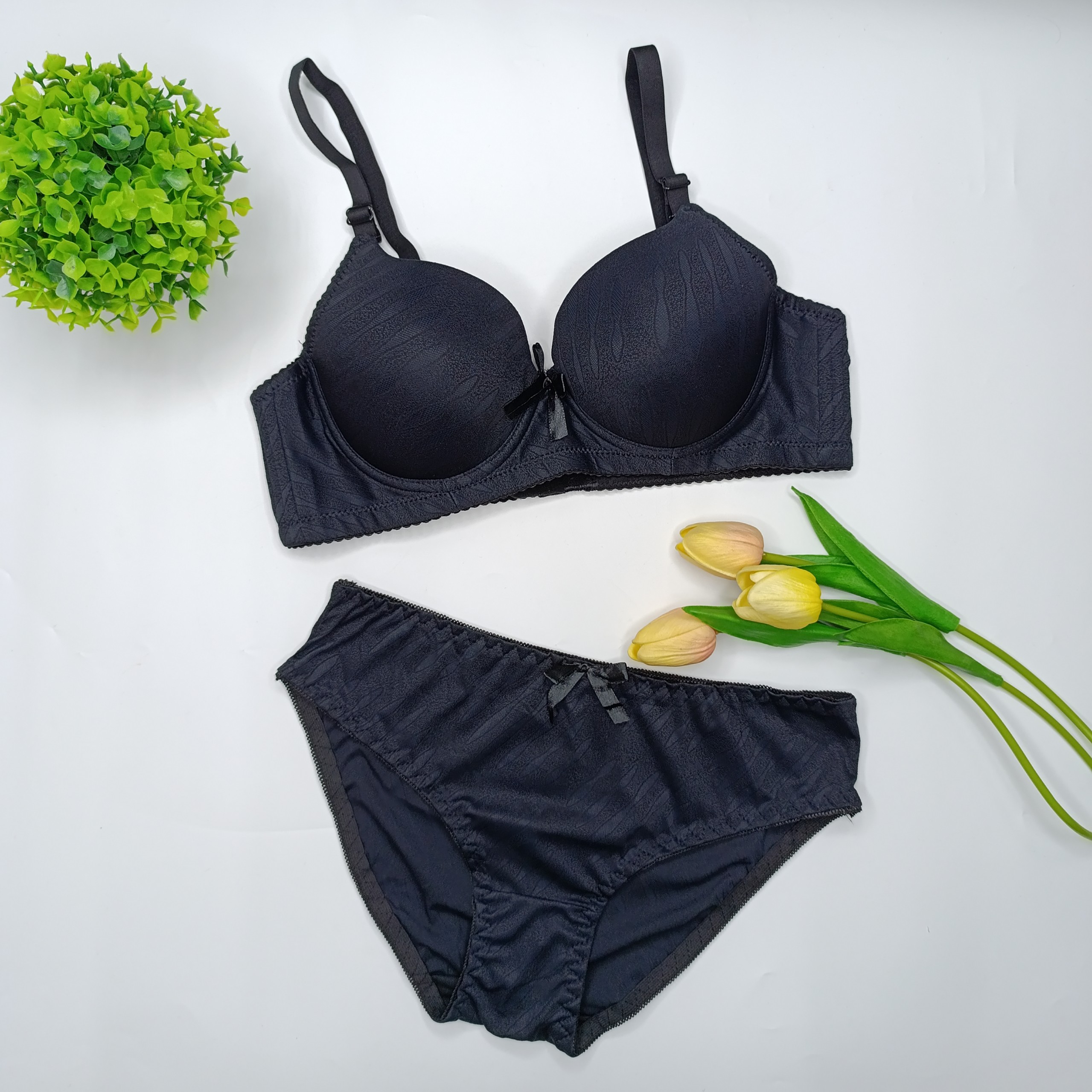 Mô tả Bộ đồ lót Vicci BV.17 mút mỏng, có gọng, cúp quả sâu ôm nâng ngực vừa và lớn, bản lưng to 3 móc cài - 9