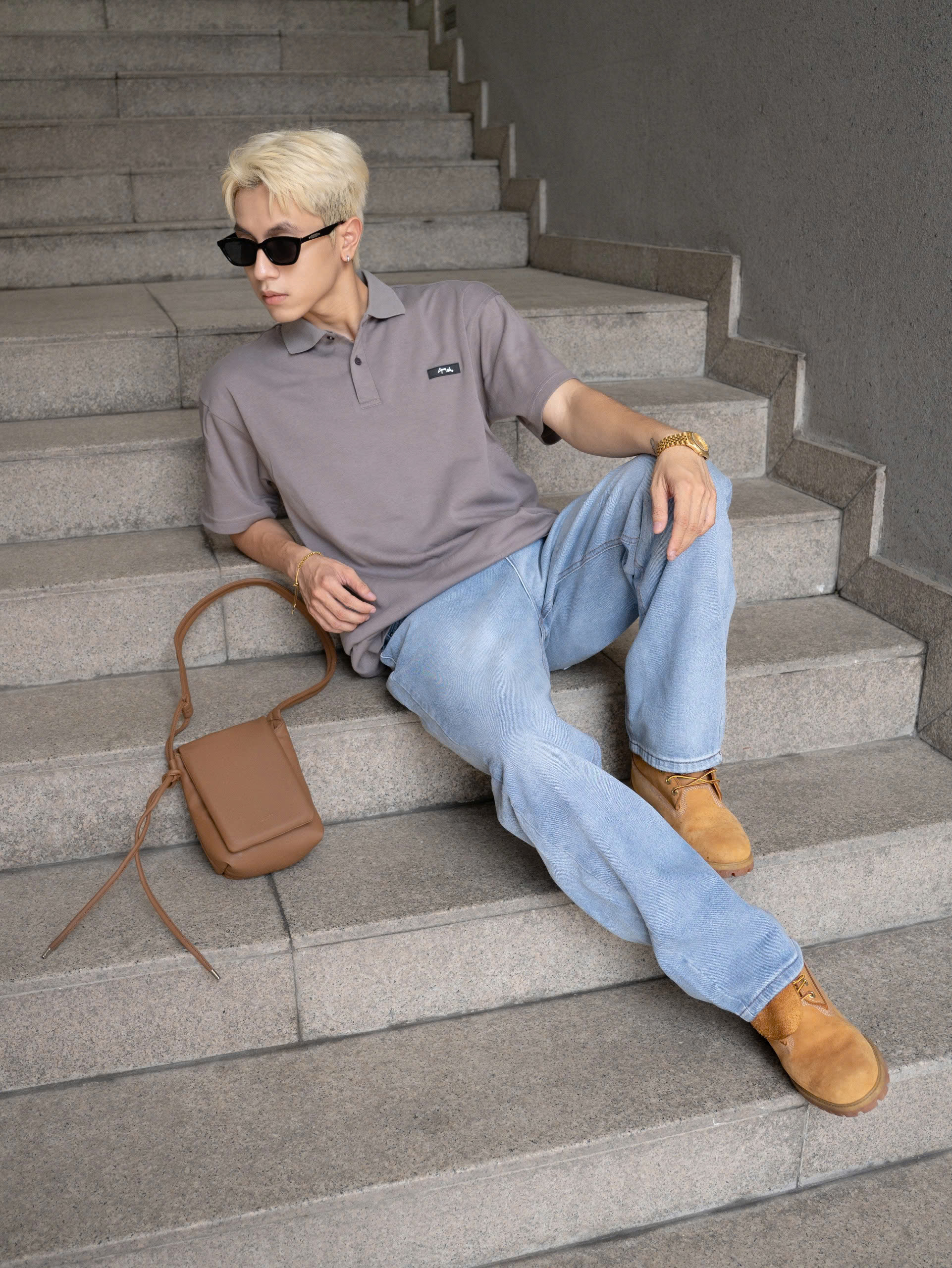 Mẫu mặc áo polo CAPMAN